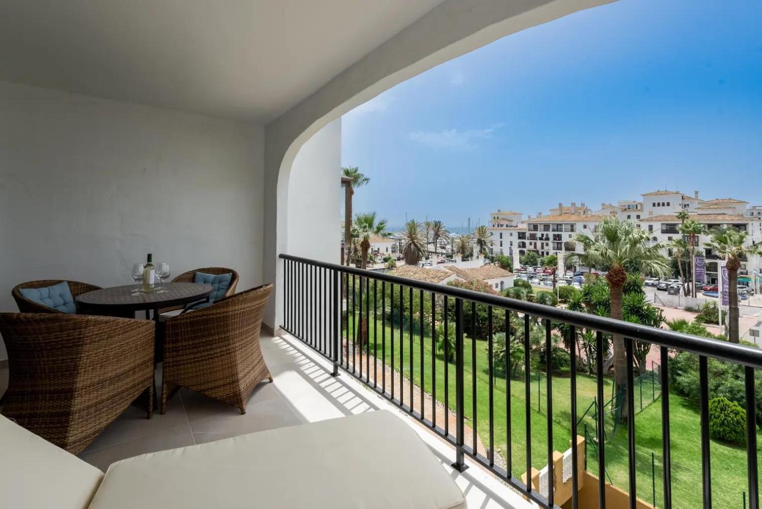 Beach get-away The sunny La Duquesa apartment