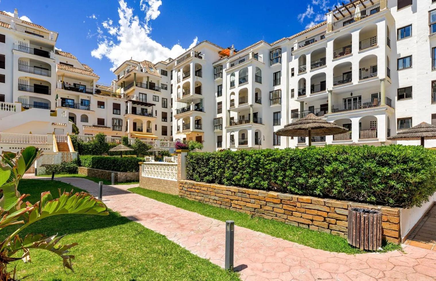 Beach get-away The sunny La Duquesa apartment