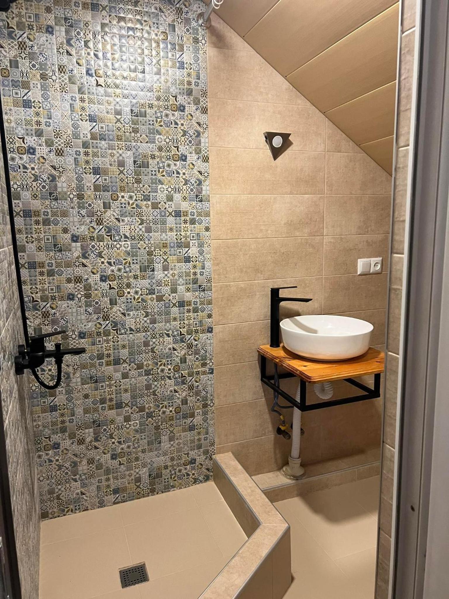 Nino & Irodi's Guest House