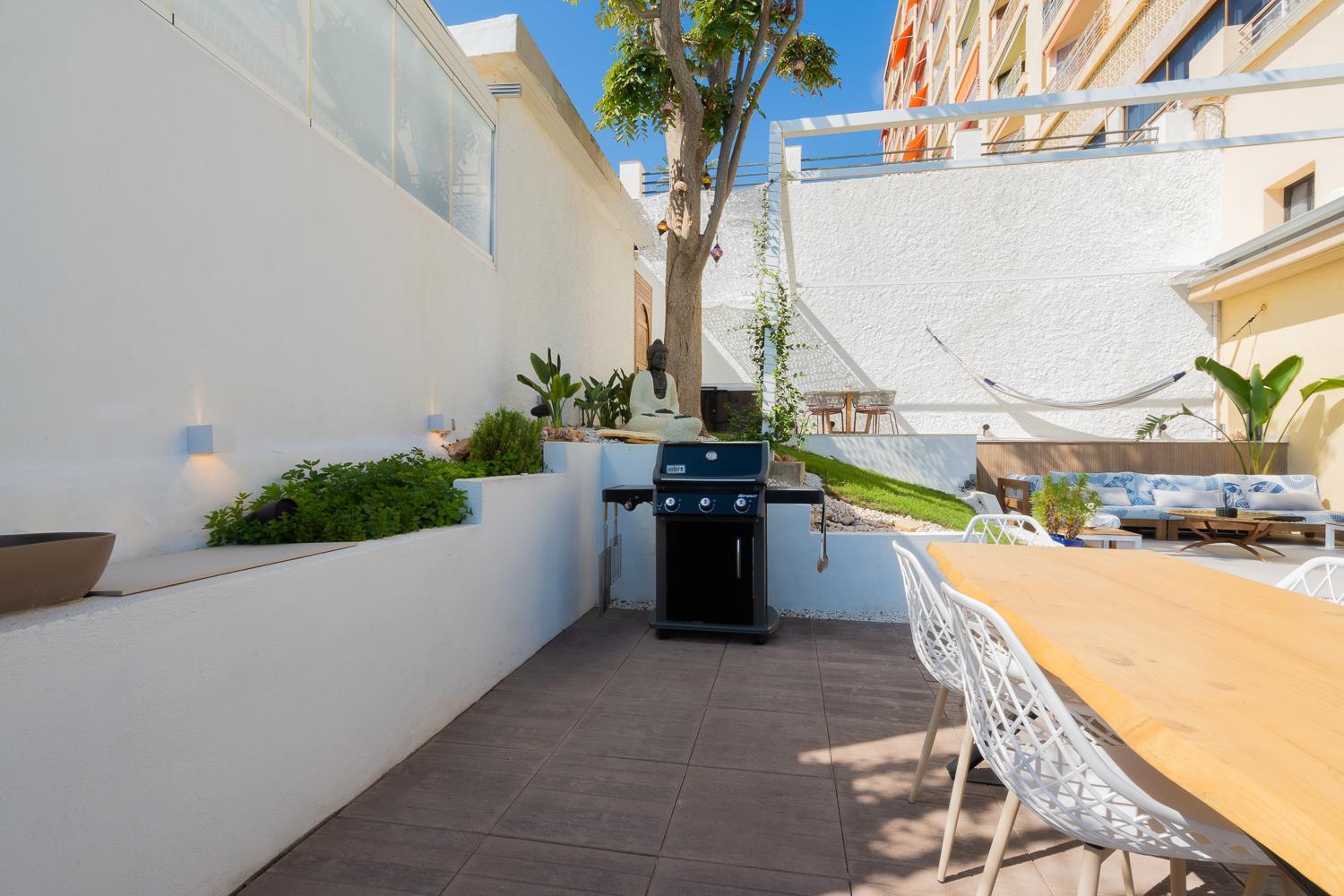250sqm Garden Duplex with Jacuzzi, Sea View Cinema