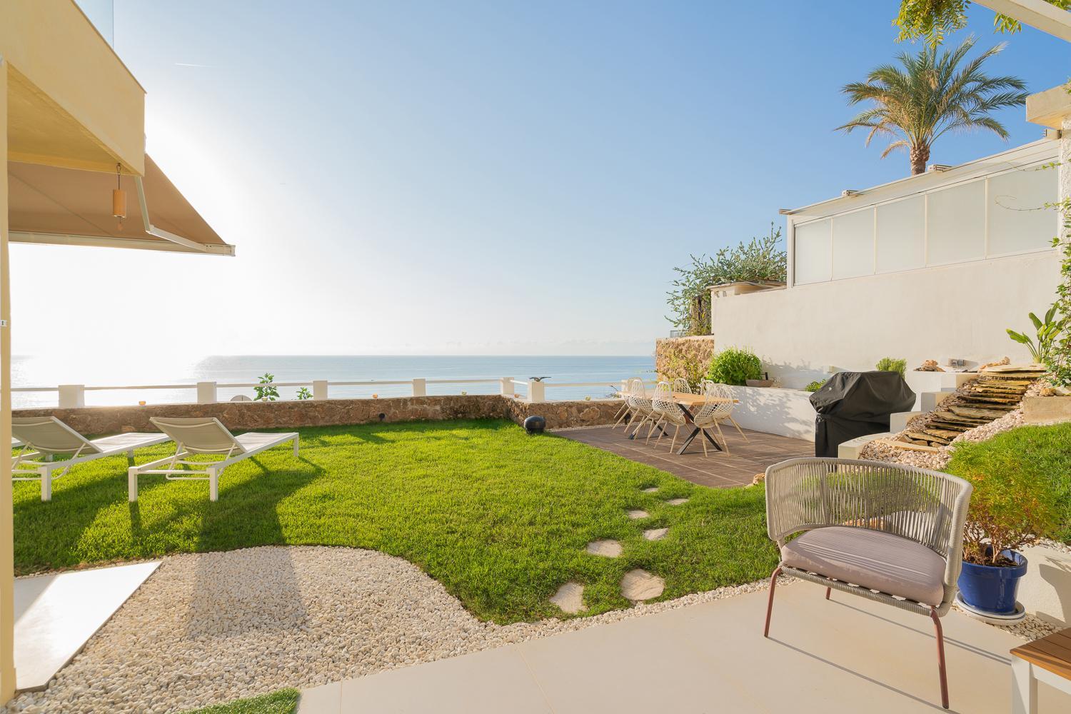 250sqm Garden Duplex with Jacuzzi, Sea View Cinema