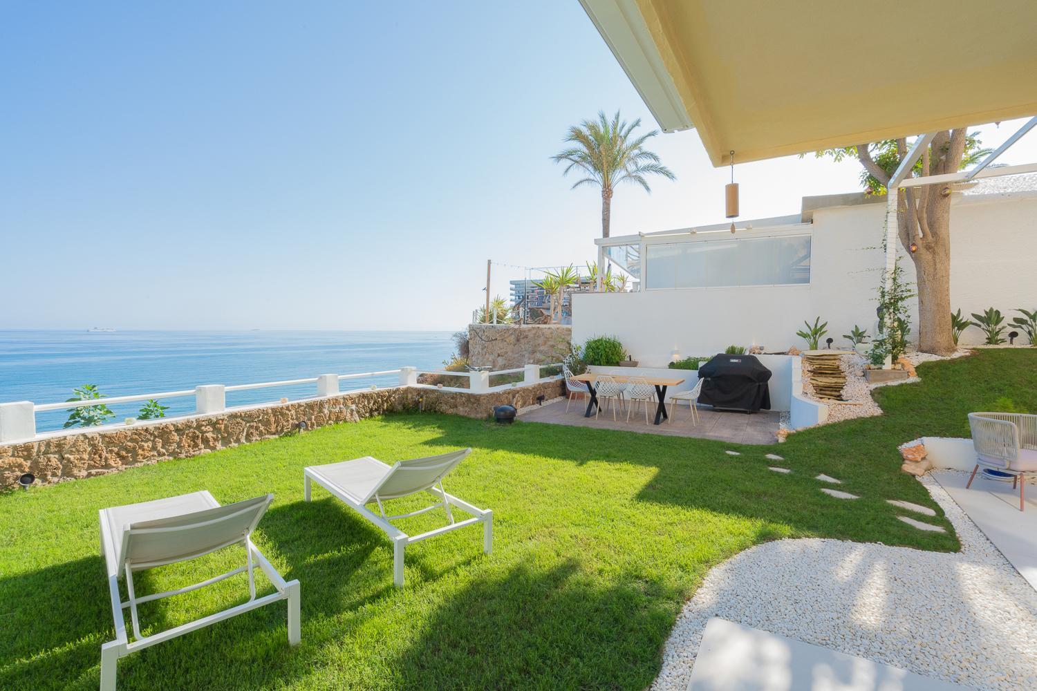 250sqm Garden Duplex with Jacuzzi, Sea View Cinema