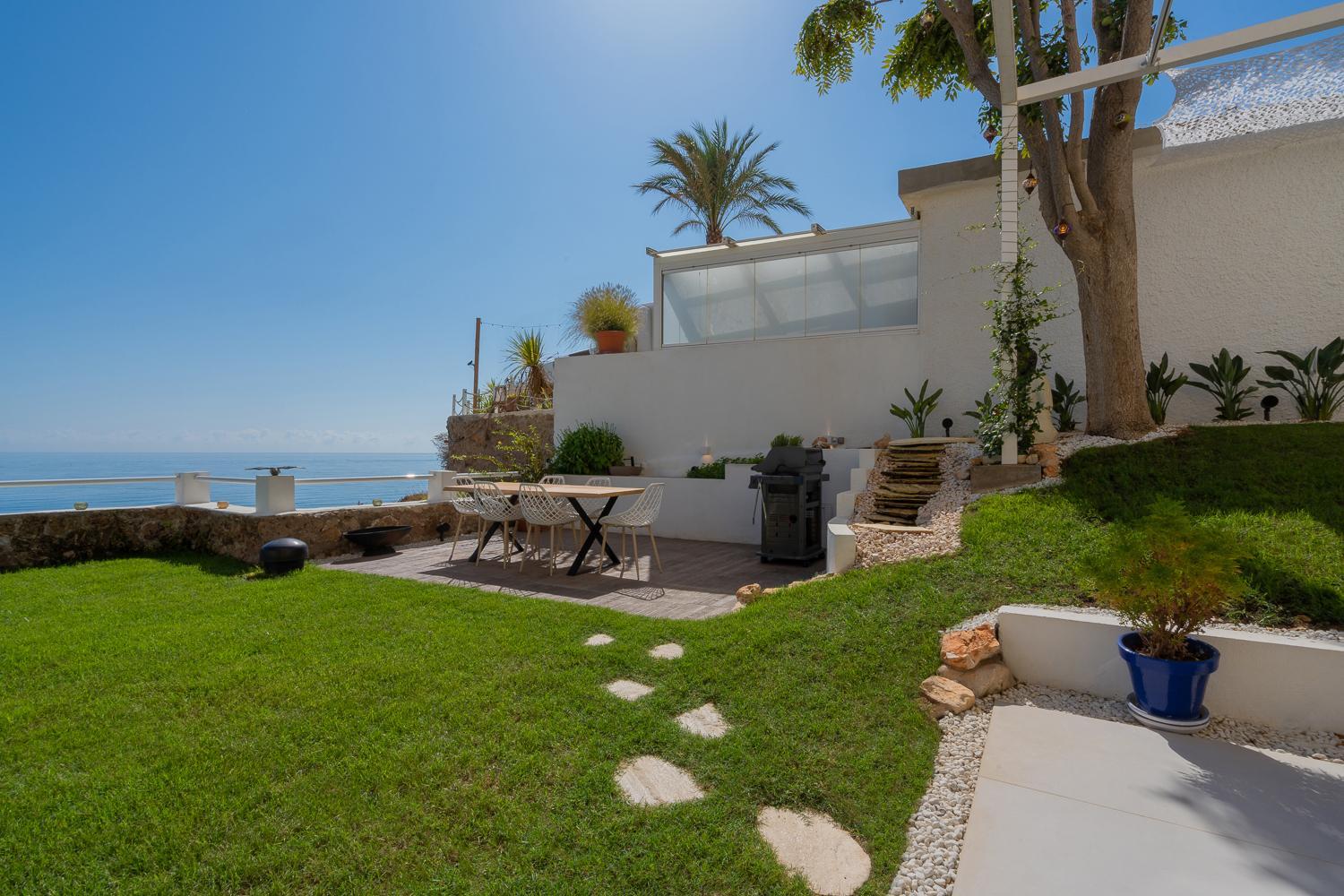 250sqm Garden Duplex with Jacuzzi, Sea View Cinema