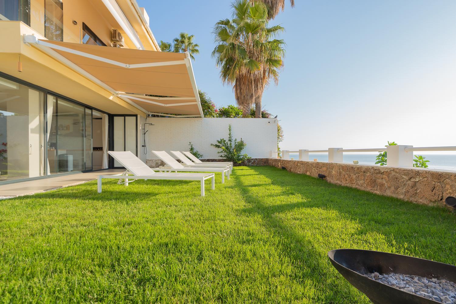 250sqm Garden Duplex with Jacuzzi, Sea View Cinema
