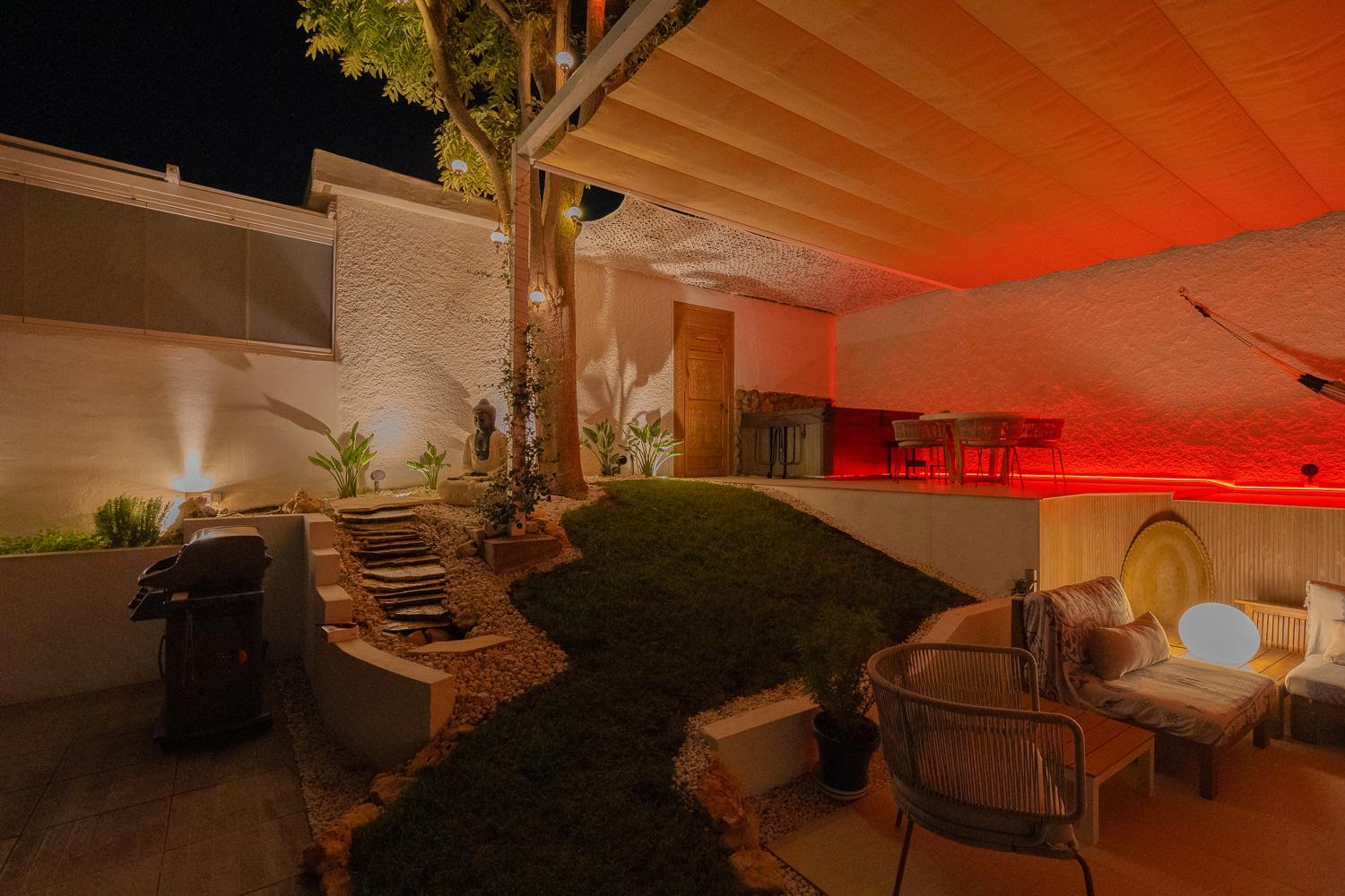 250sqm Garden Duplex with Jacuzzi, Sea View Cinema