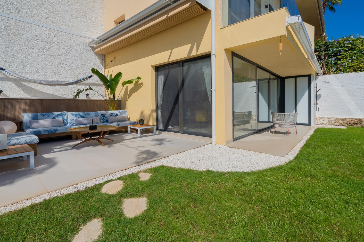 250sqm Garden Duplex with Jacuzzi, Sea View Cinema