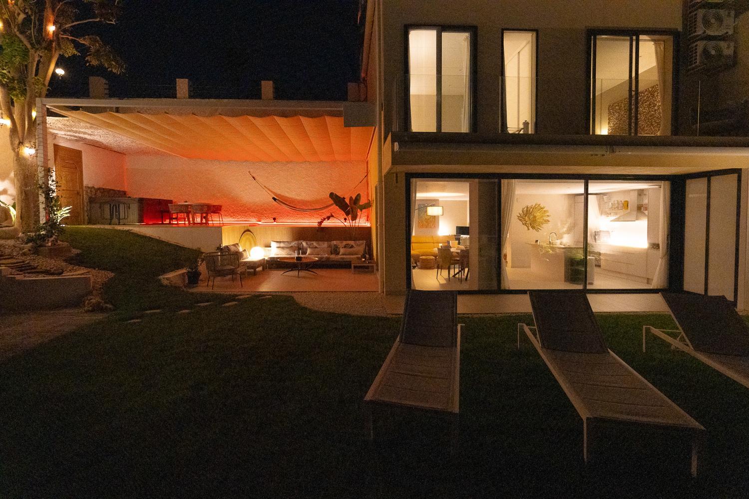 250sqm Garden Duplex with Jacuzzi, Sea View Cinema