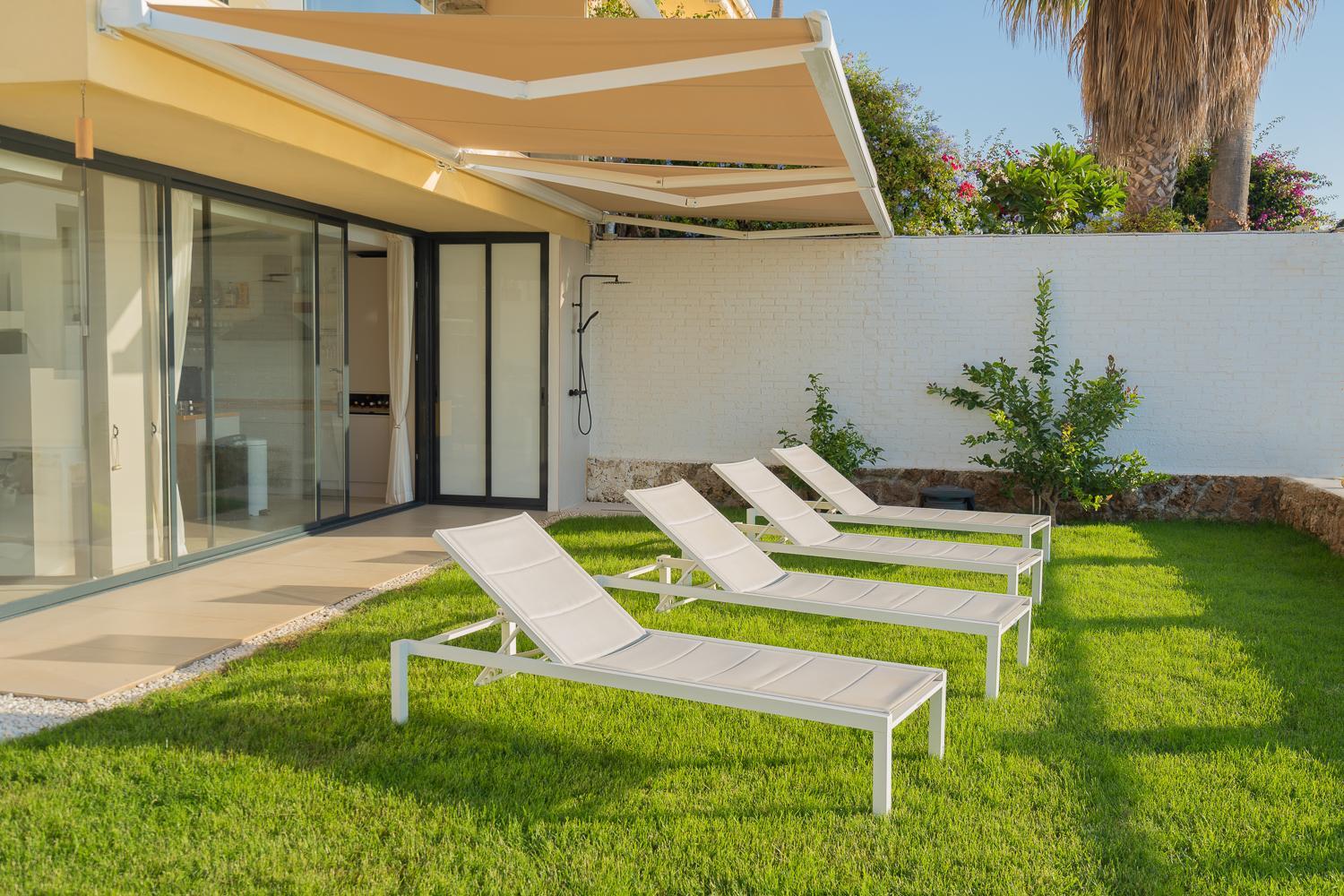 250sqm Garden Duplex with Jacuzzi, Sea View Cinema
