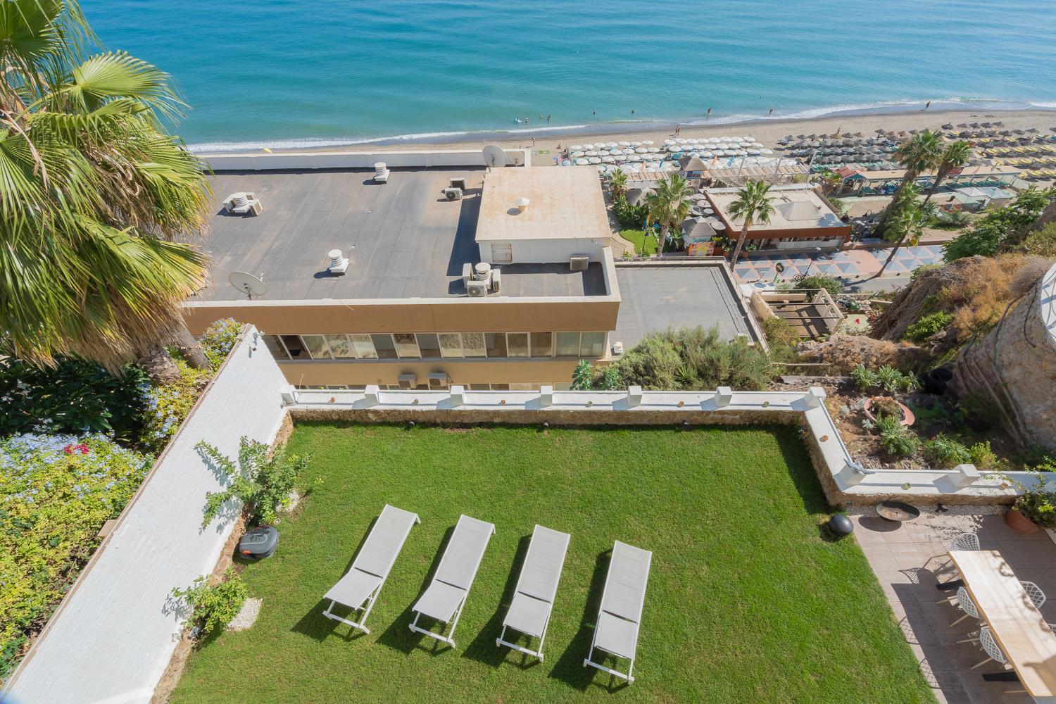 250sqm Garden Duplex with Jacuzzi, Sea View Cinema