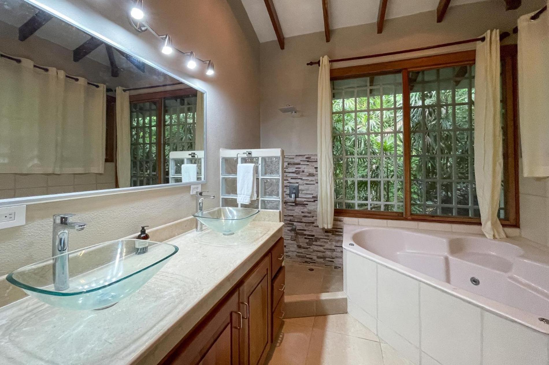 Tropical Casa Ventanas with private pool in MA