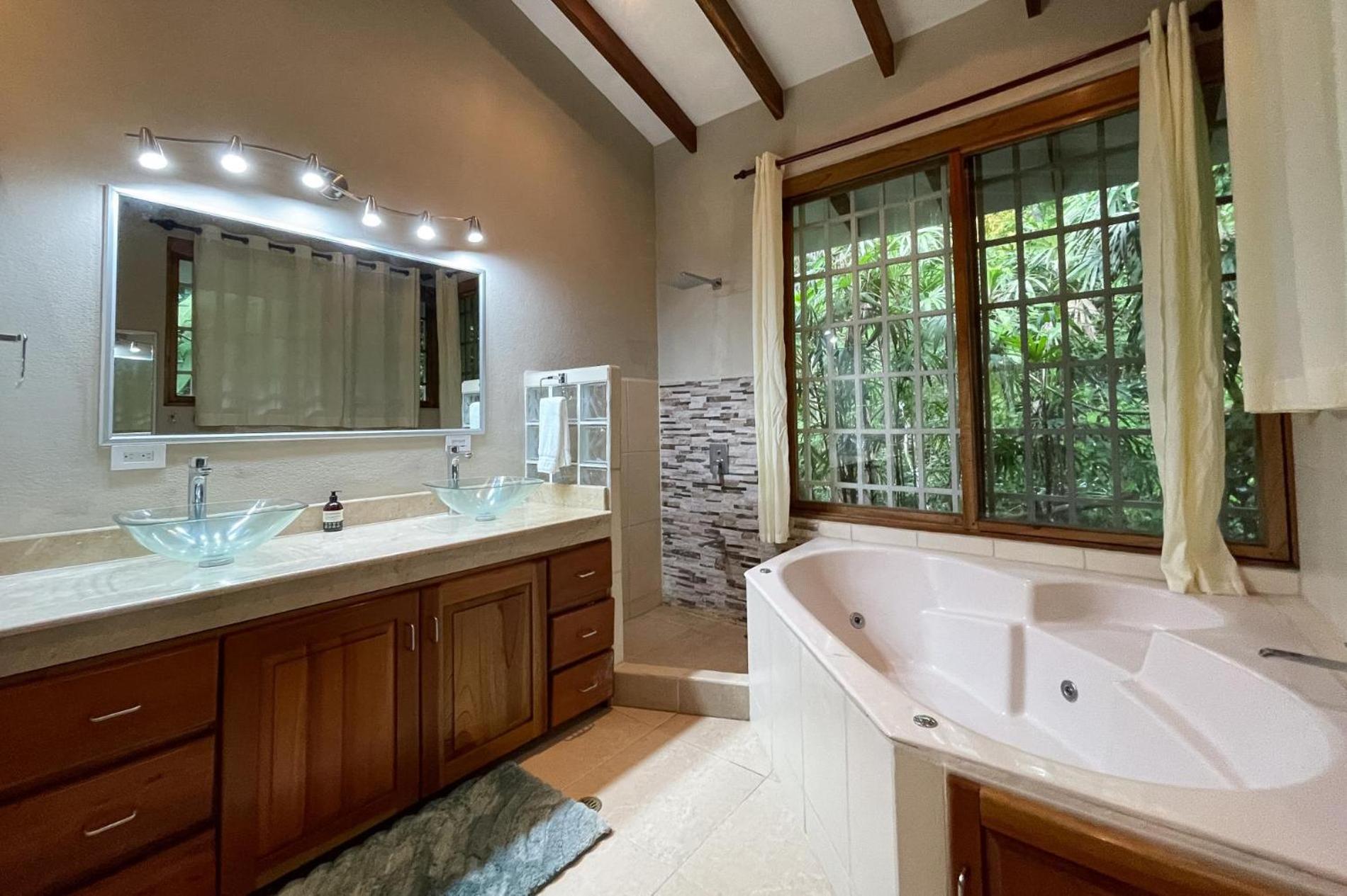 Tropical Casa Ventanas with private pool in MA