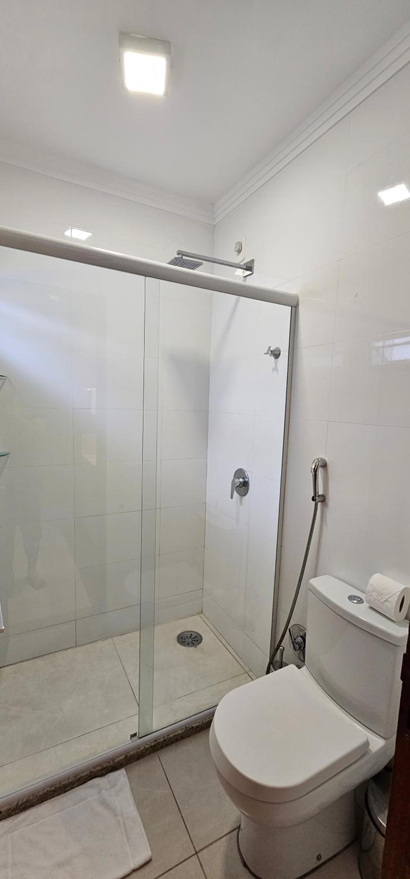Apartamento c/ hidro e piscina em condomínio