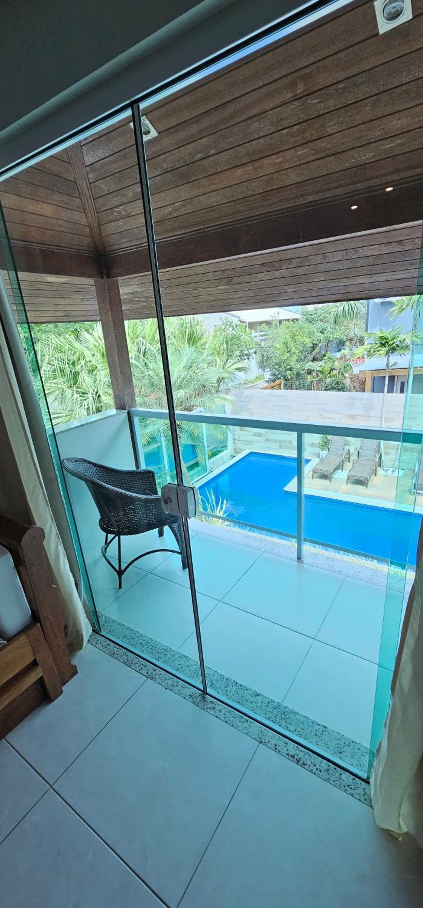 Apartamento c/ hidro e piscina em condomínio