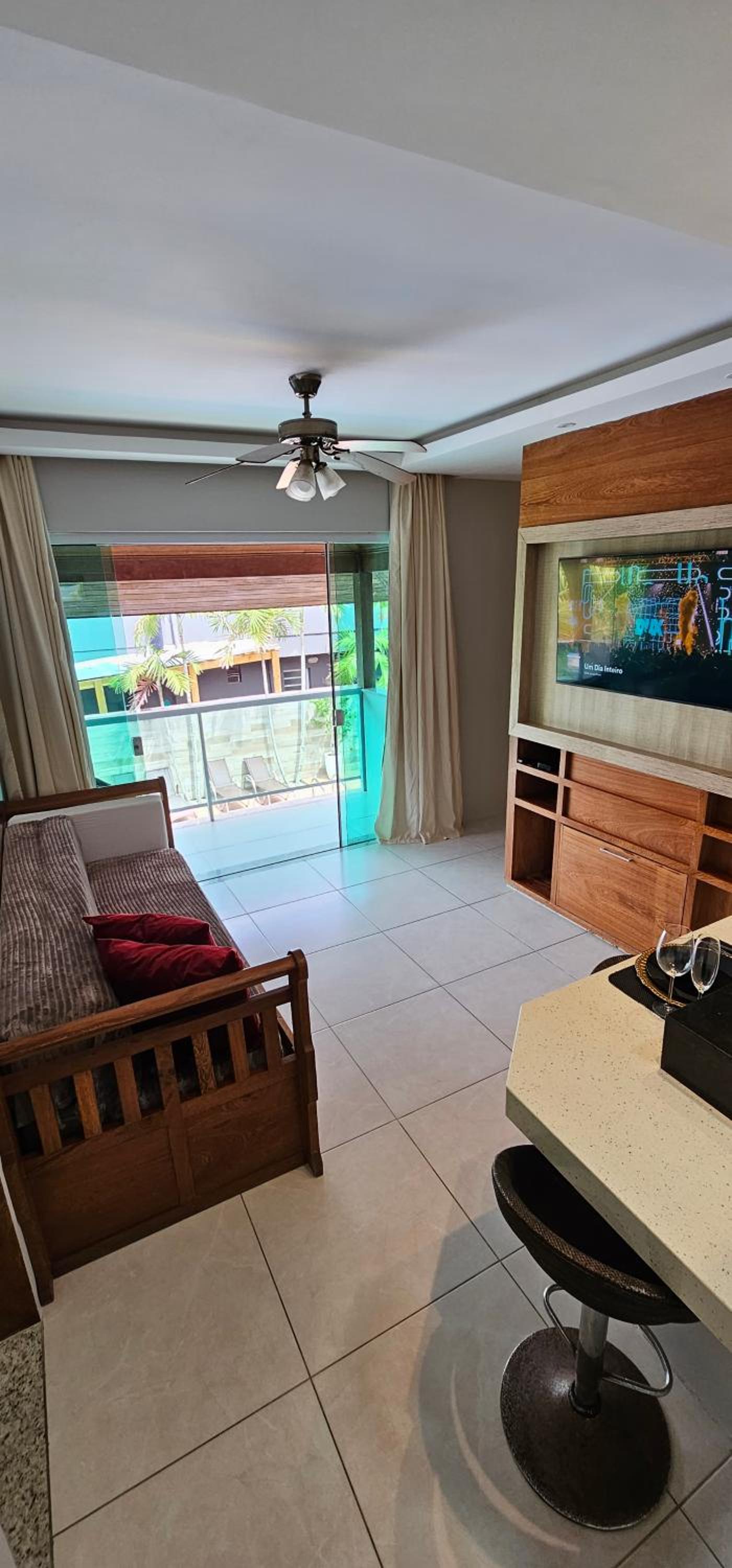 Apartamento c/ hidro e piscina em condomínio