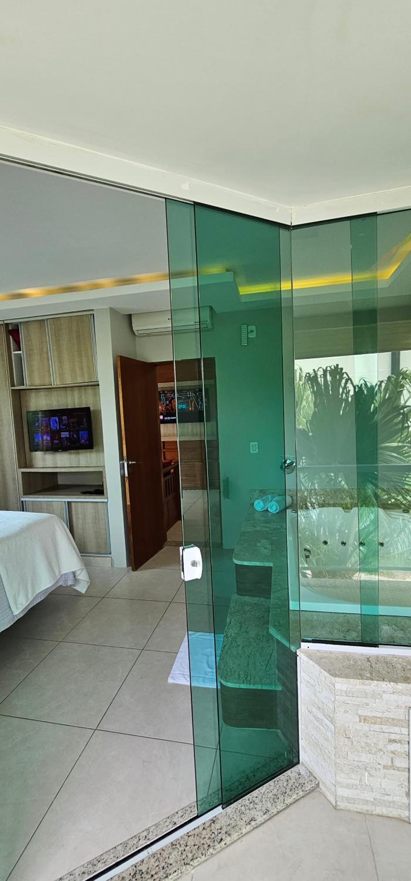 Apartamento c/ hidro e piscina em condomínio