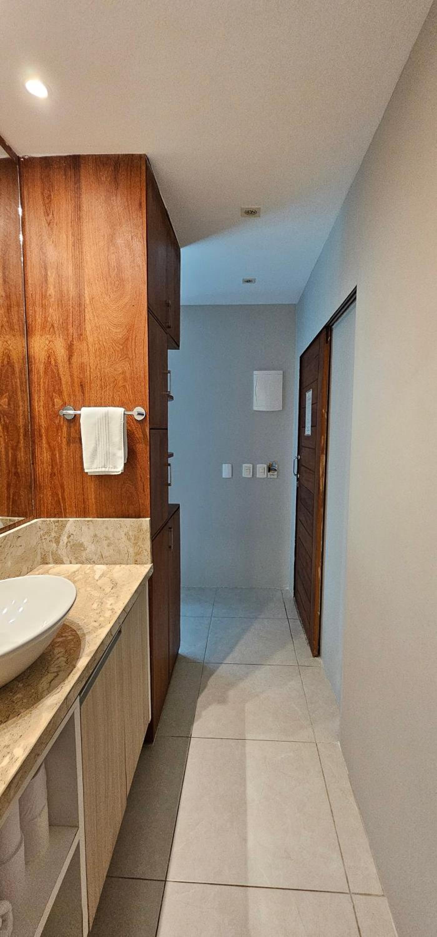 Apartamento c/ hidro e piscina em condomínio