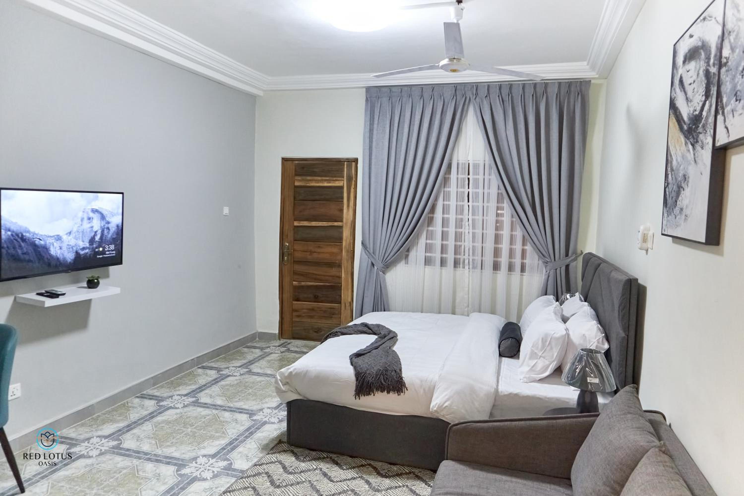 Charming Rooftop Apartments- Strong Wi-Fi & 40percent Long-stay Disc