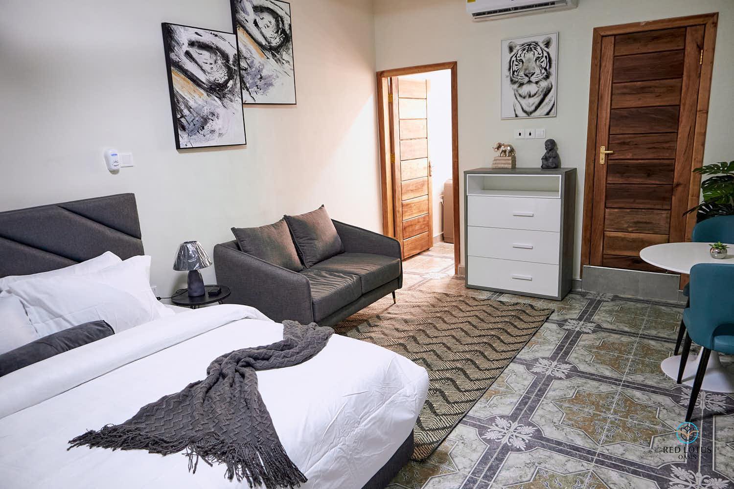 Charming Rooftop Apartments- Strong Wi-Fi & 40percent Long-stay Disc