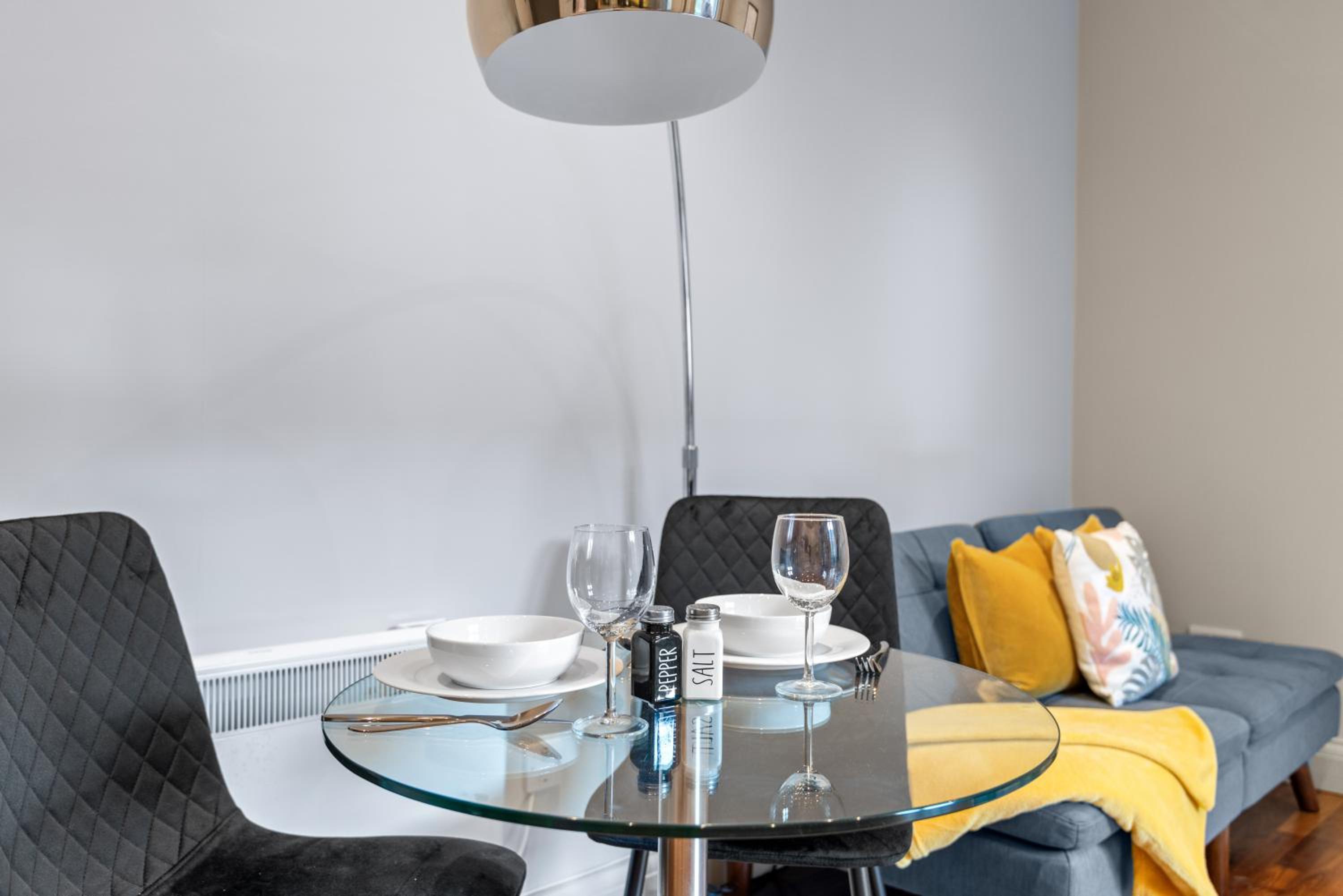 Notting Hill: Stylish 1BR with Terrace - Suite Inn