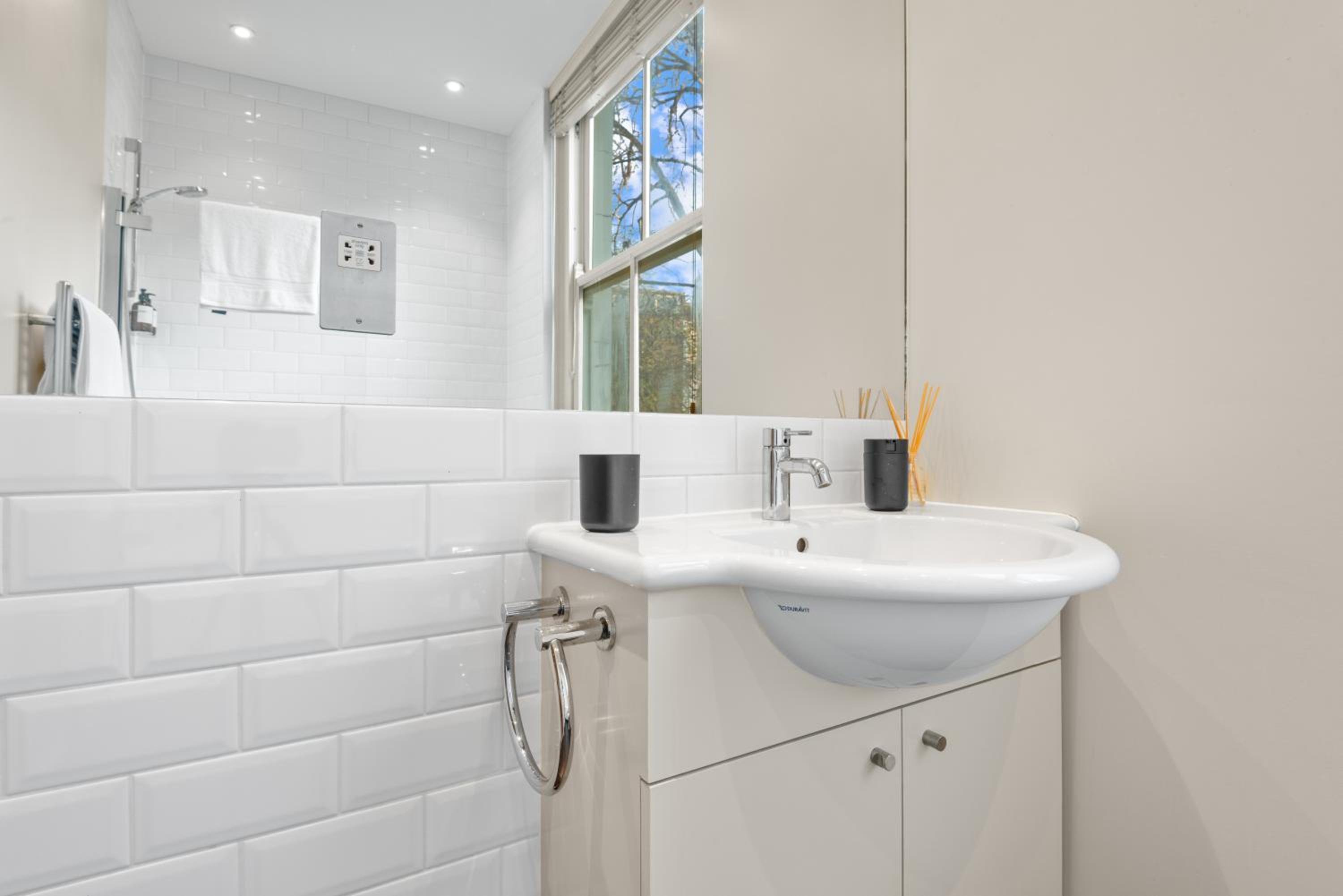 Notting Hill: Stylish 1BR with Terrace - Suite Inn