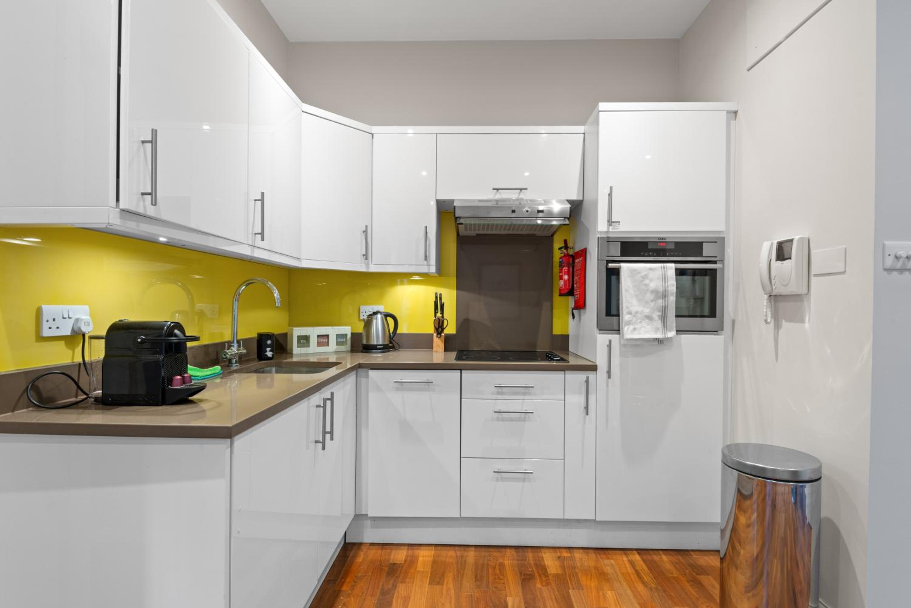 Notting Hill: Stylish 1BR with Terrace - Suite Inn