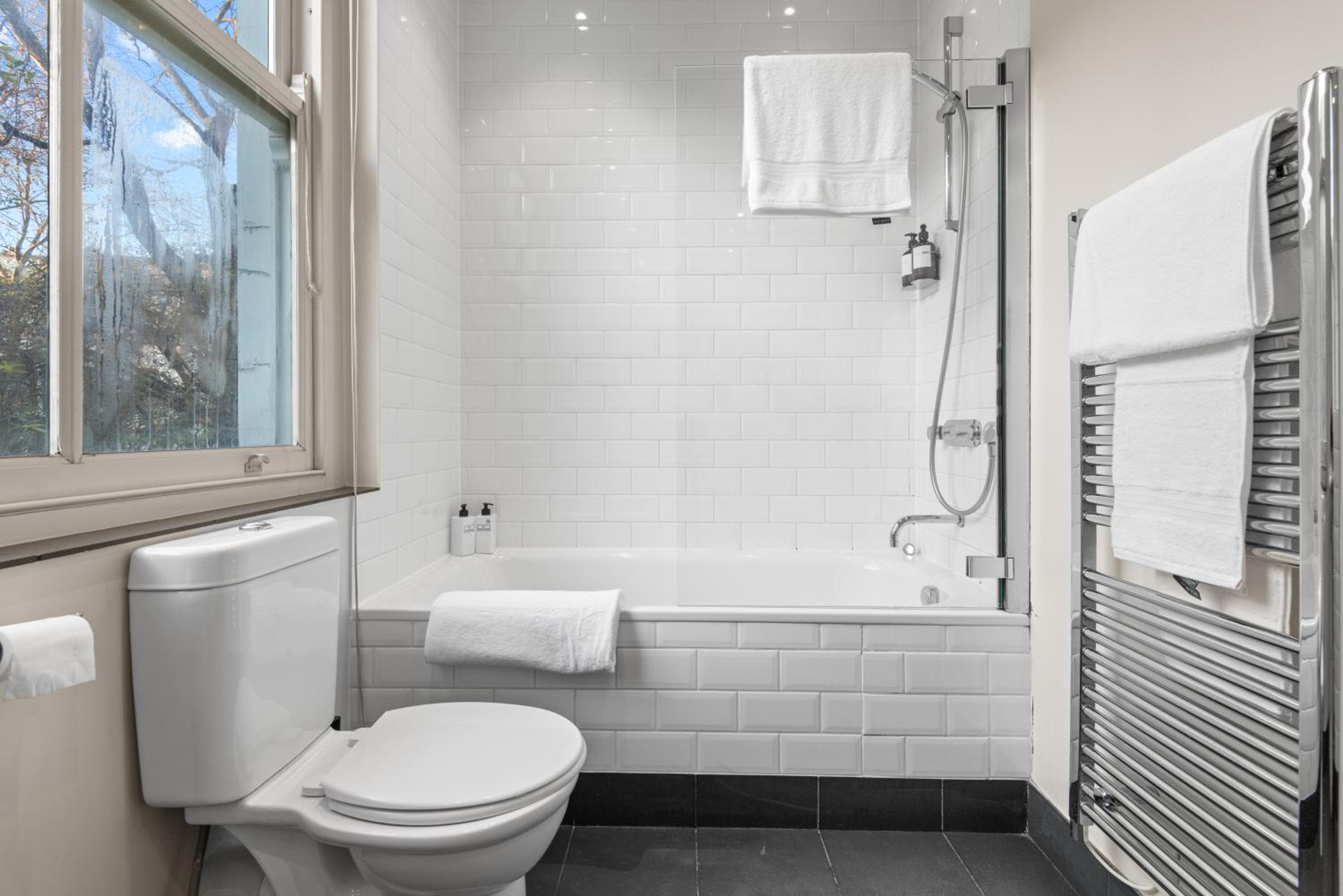 Notting Hill: Stylish 1BR with Terrace - Suite Inn