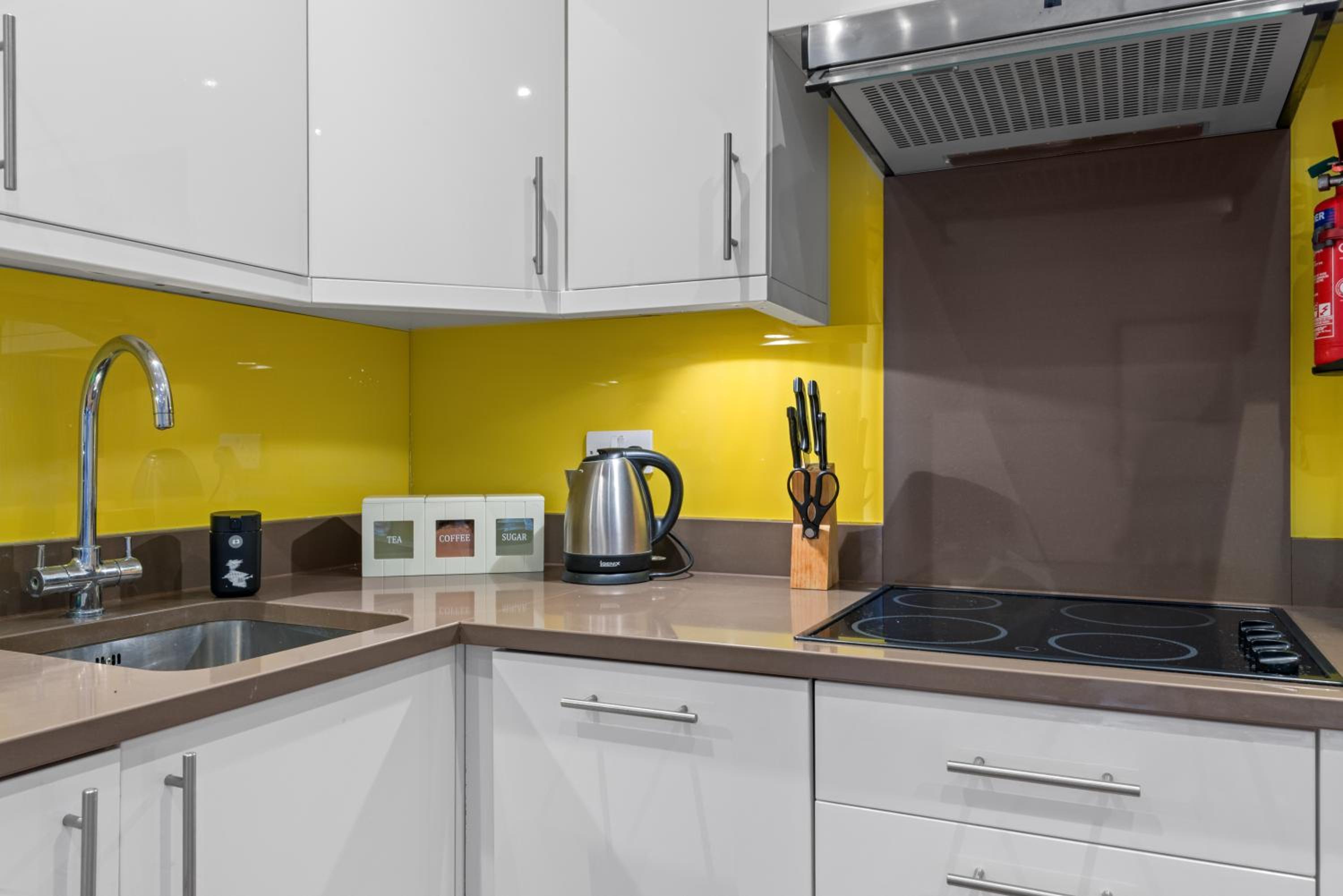 Notting Hill: Stylish 1BR with Terrace - Suite Inn