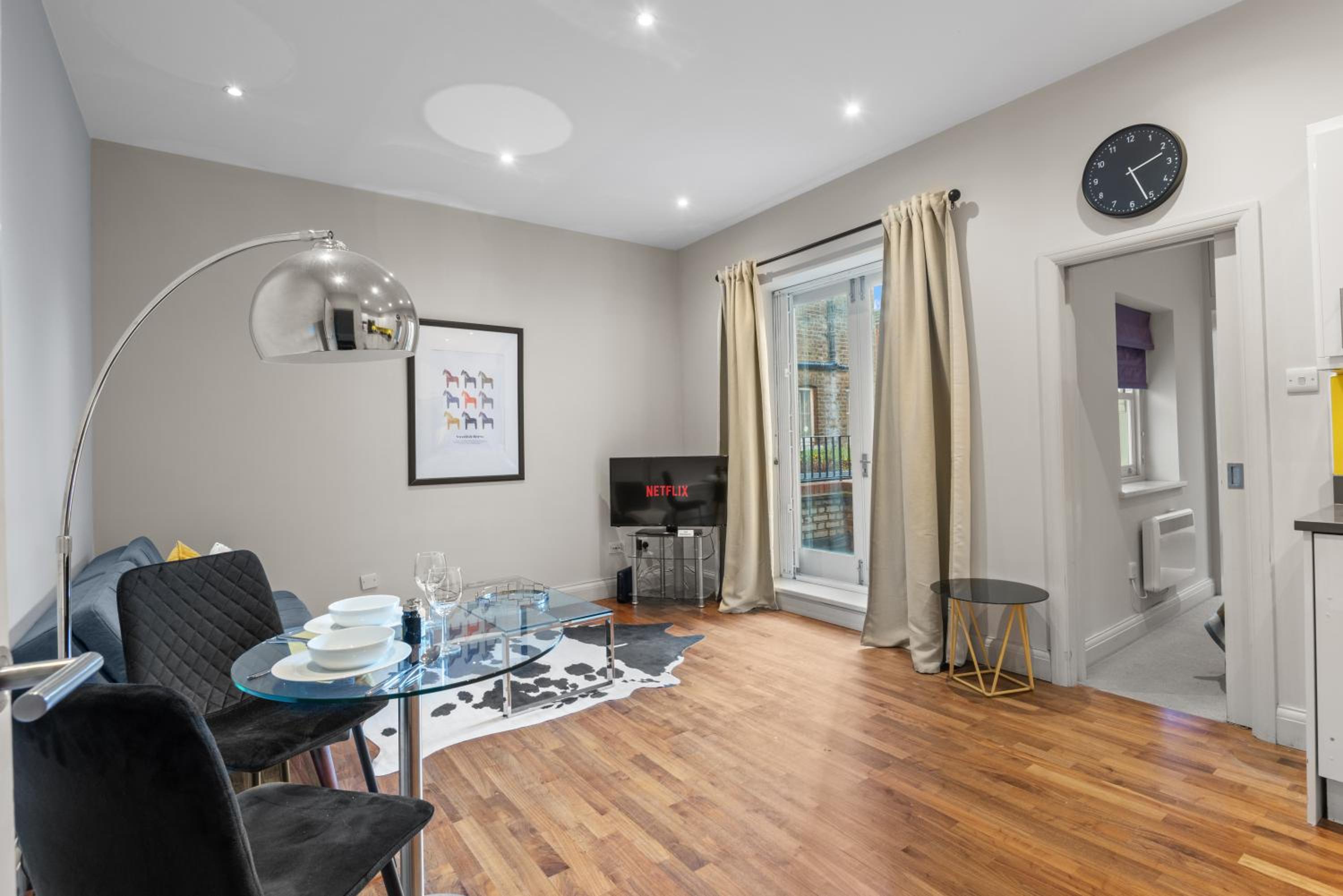 Notting Hill: Stylish 1BR with Terrace - Suite Inn