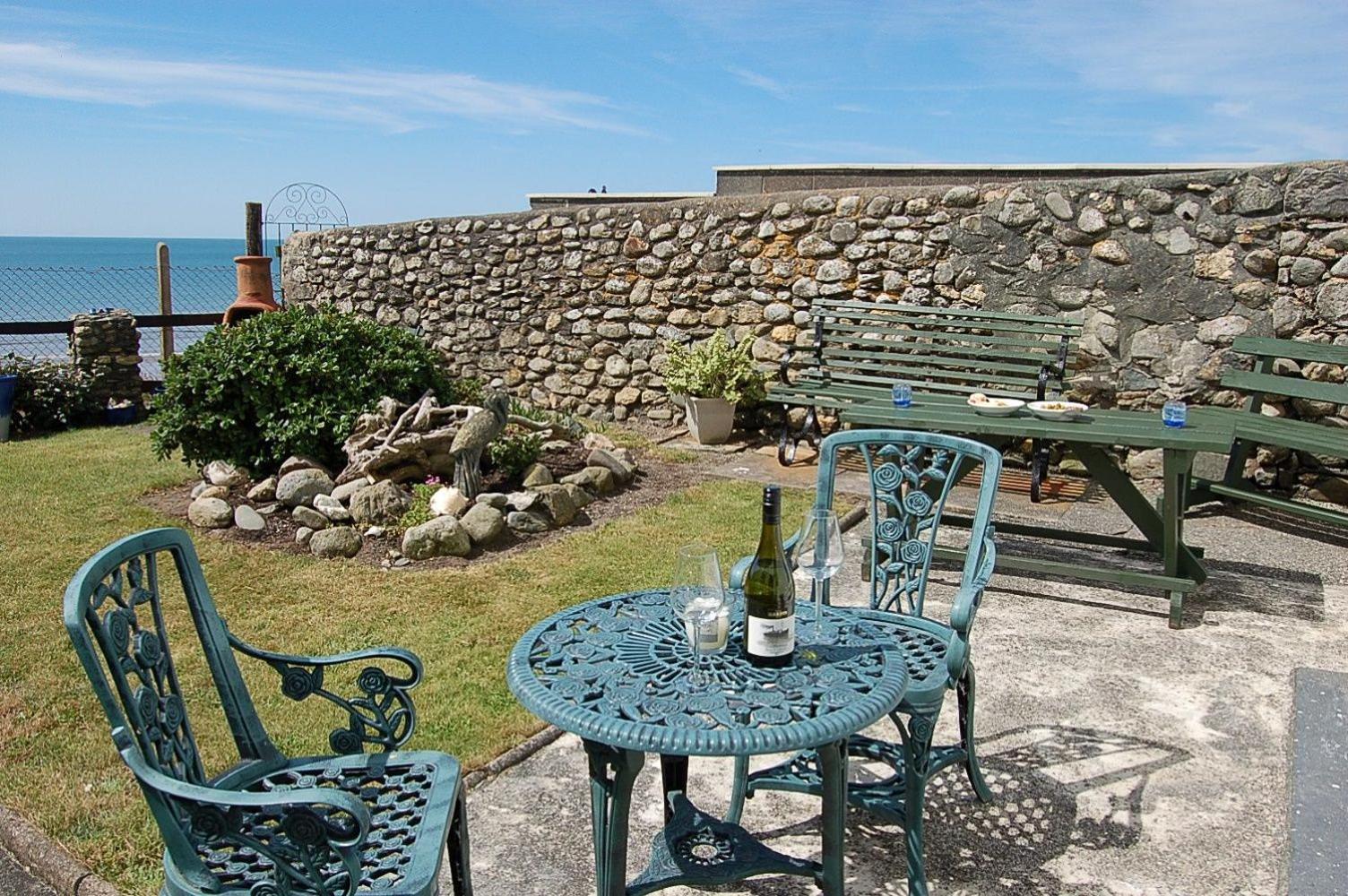 Dolphin Beach House In Tywyn view 3