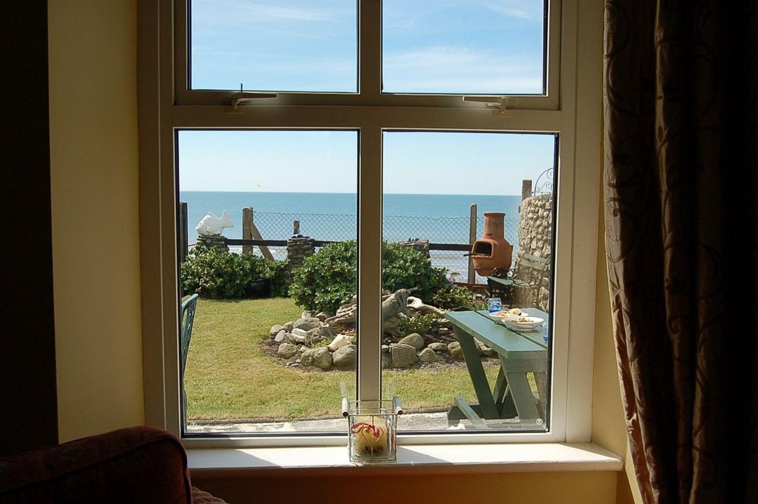 Dolphin Beach House In Tywyn view 4