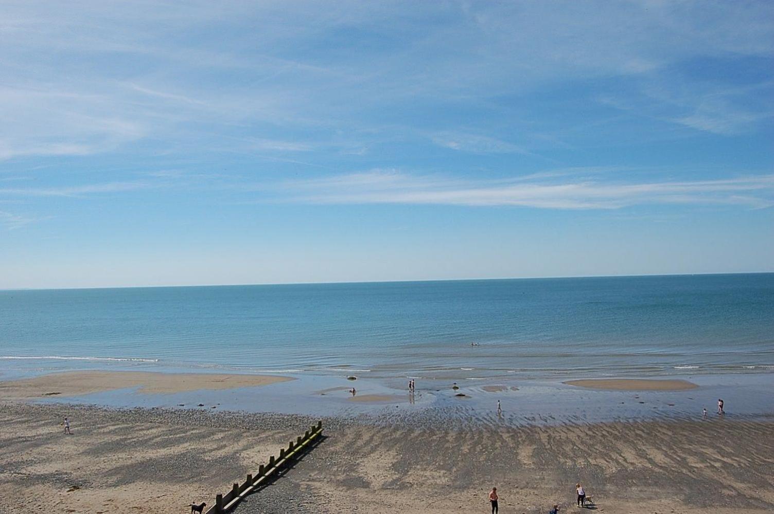 Dolphin Beach House In Tywyn view 5