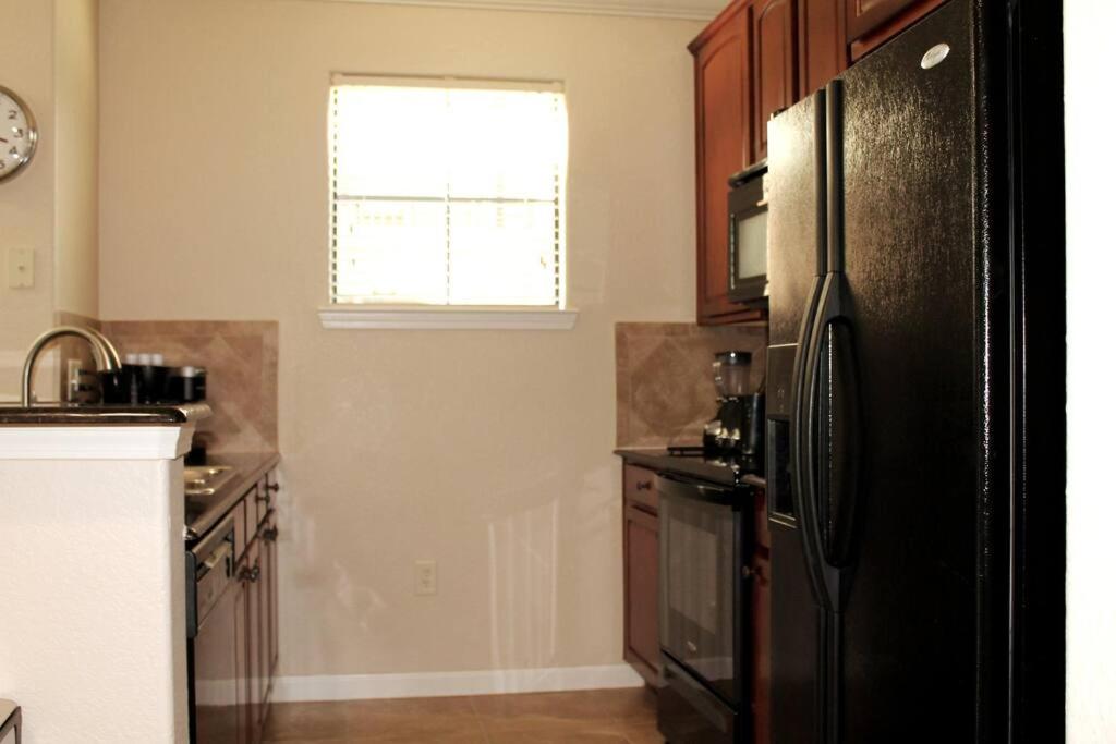 Bella Piazza - Condo - 9 miles from Disney view 5