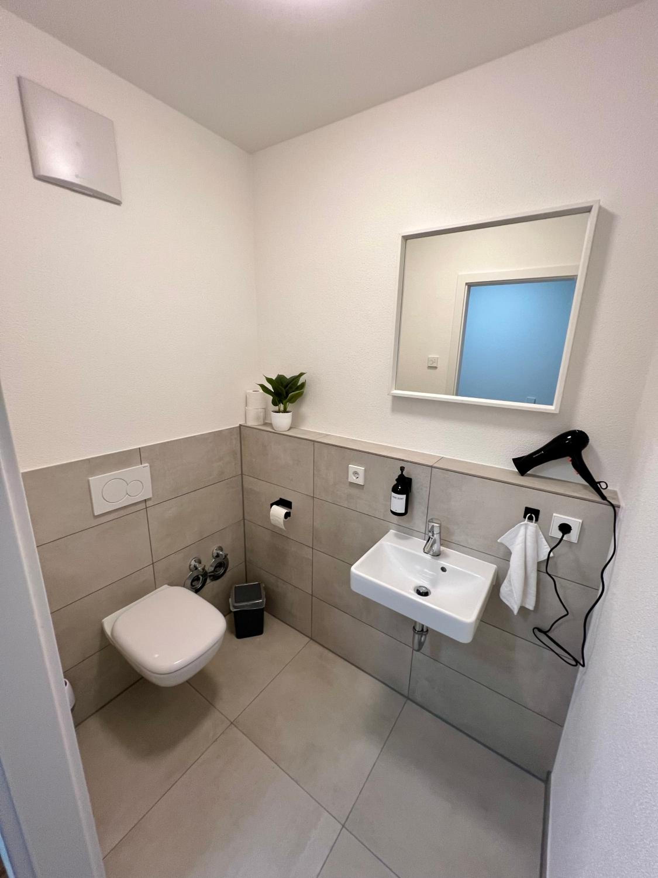 KEEP Hosting M11 Apartments am Kocher mit Balkon, Küche und Parkplatz