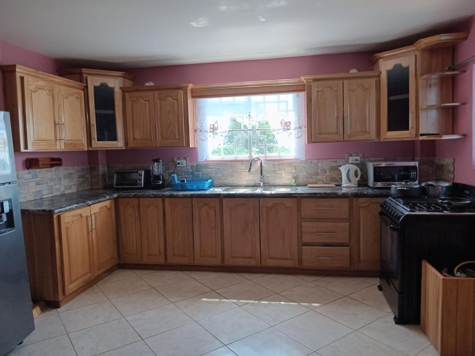 Diamond Cut Villa and Suites view 4