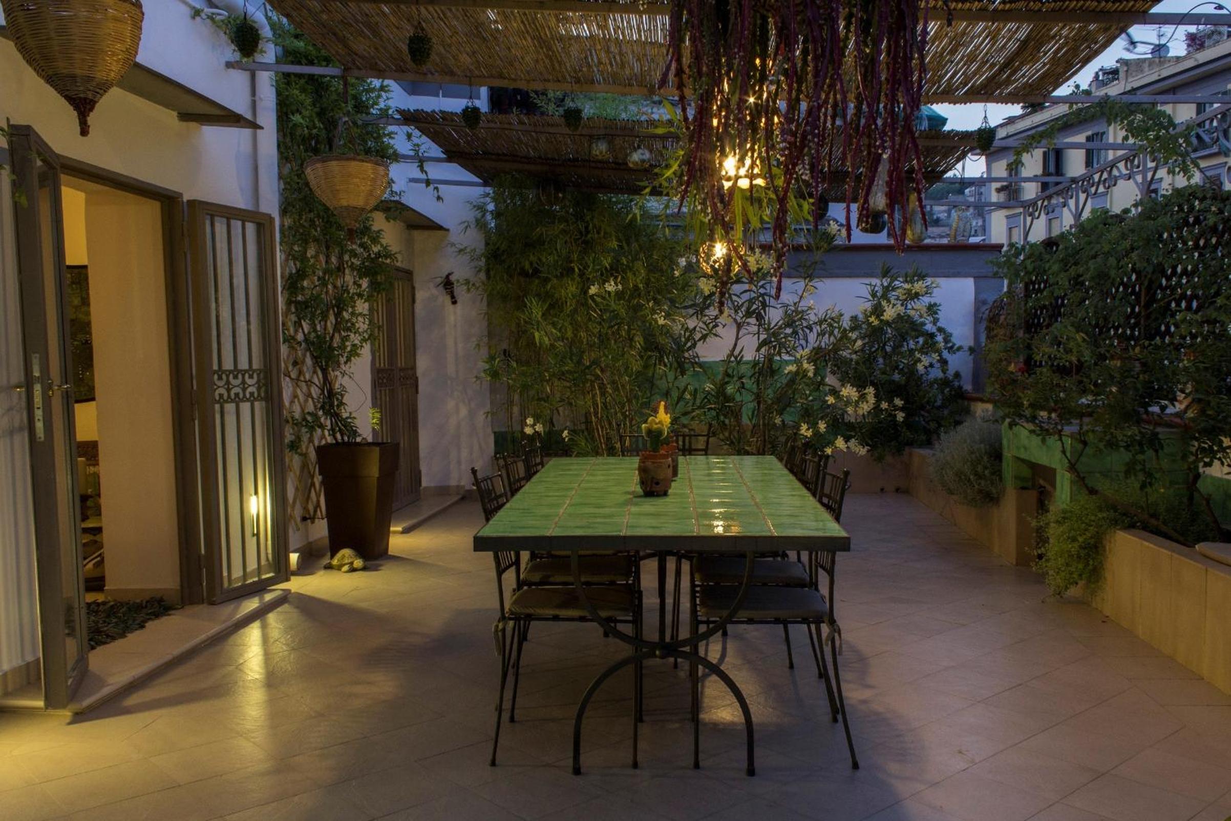 Cerasiello en Naples — balance & terrace