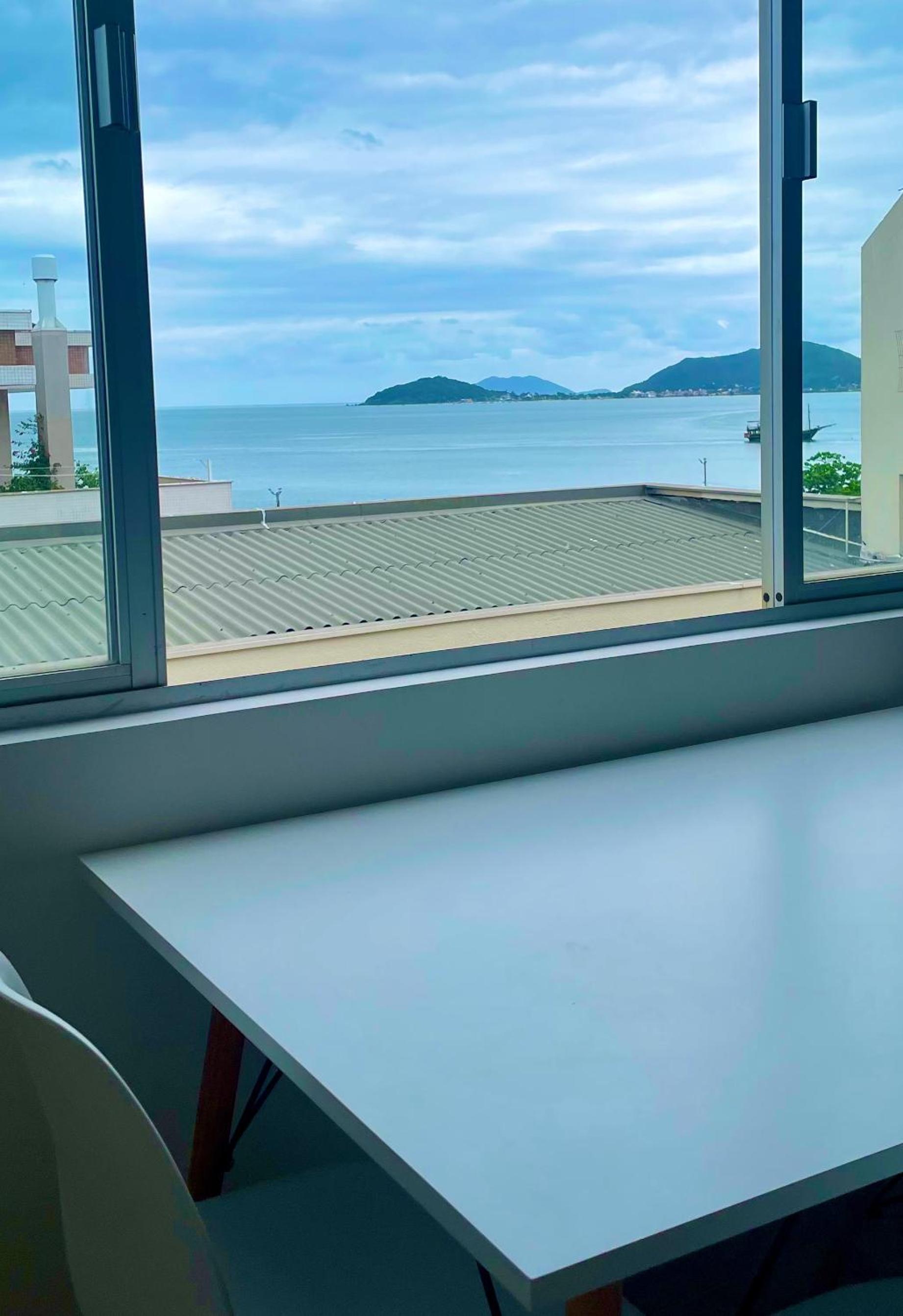 SUMANDO LATITUDES Costa azul 405 con vista al mar, a 50 metros de la praia