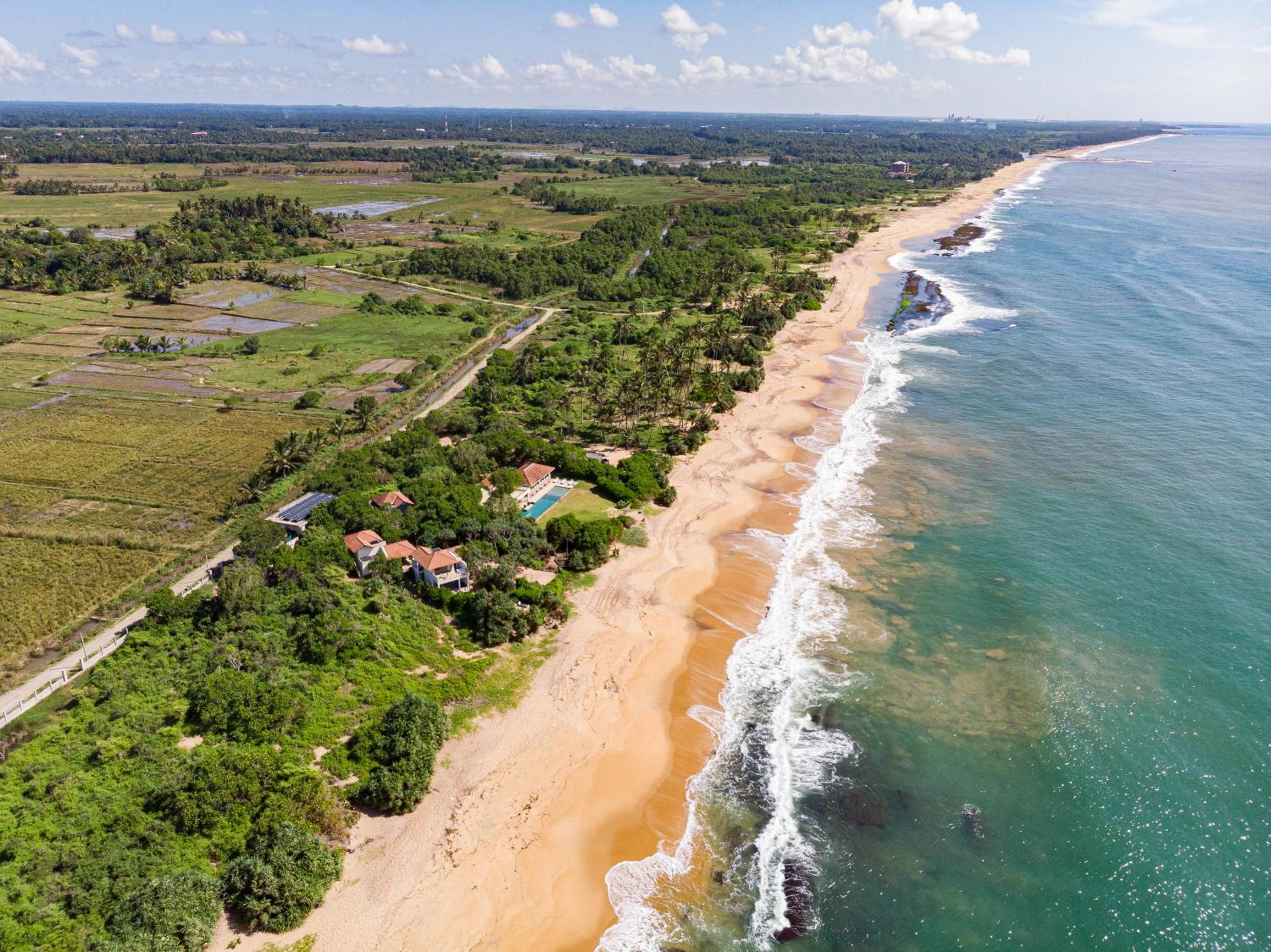 Hotel Ravana Garden - Image 1