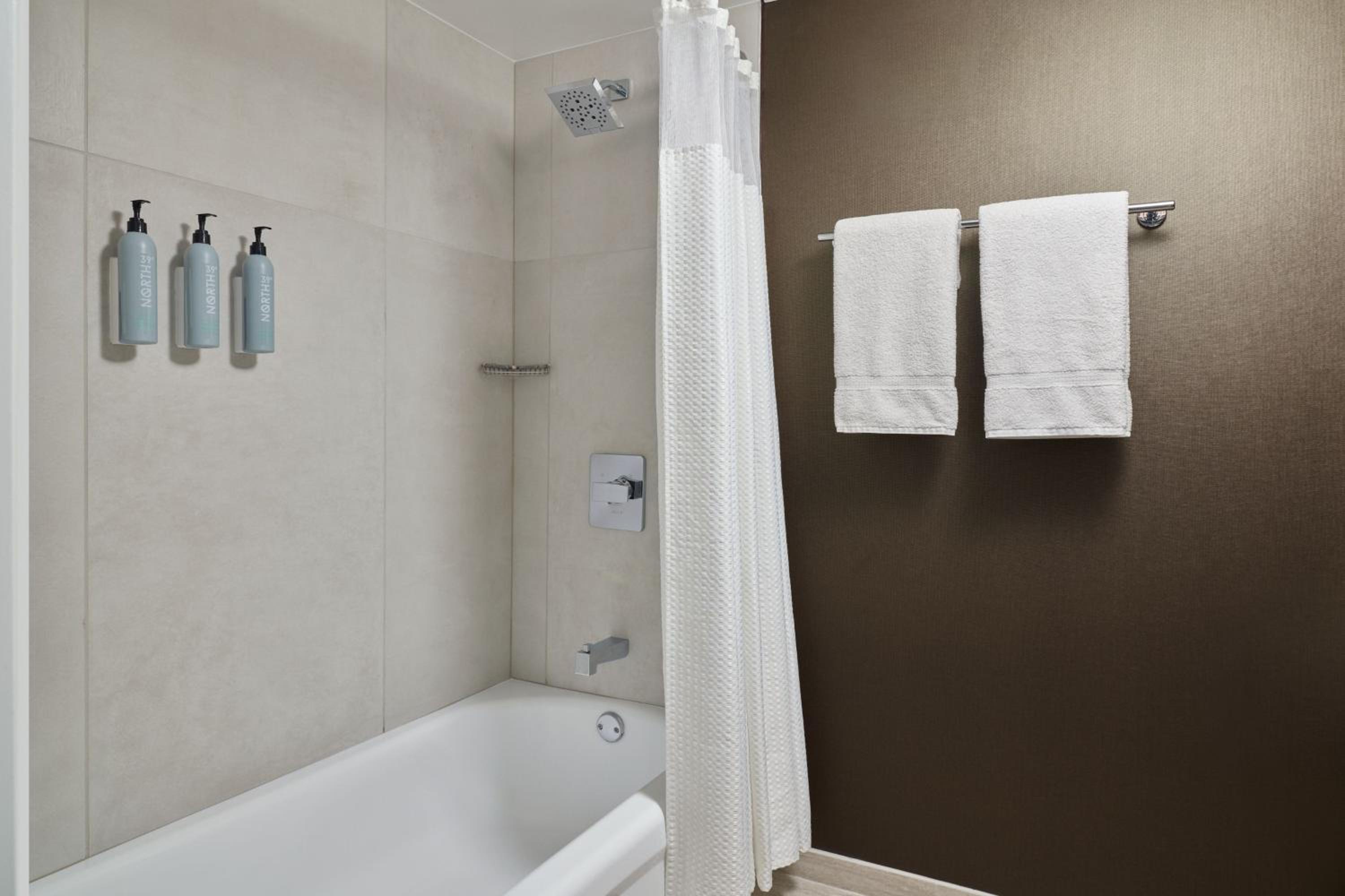 Courtyard by Marriott Los Angeles Pasadena Old Town - Property Image 44
