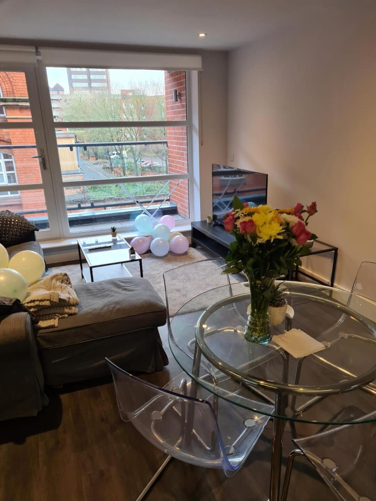 Rent Luxuri - Luxury 2 bed Apartment