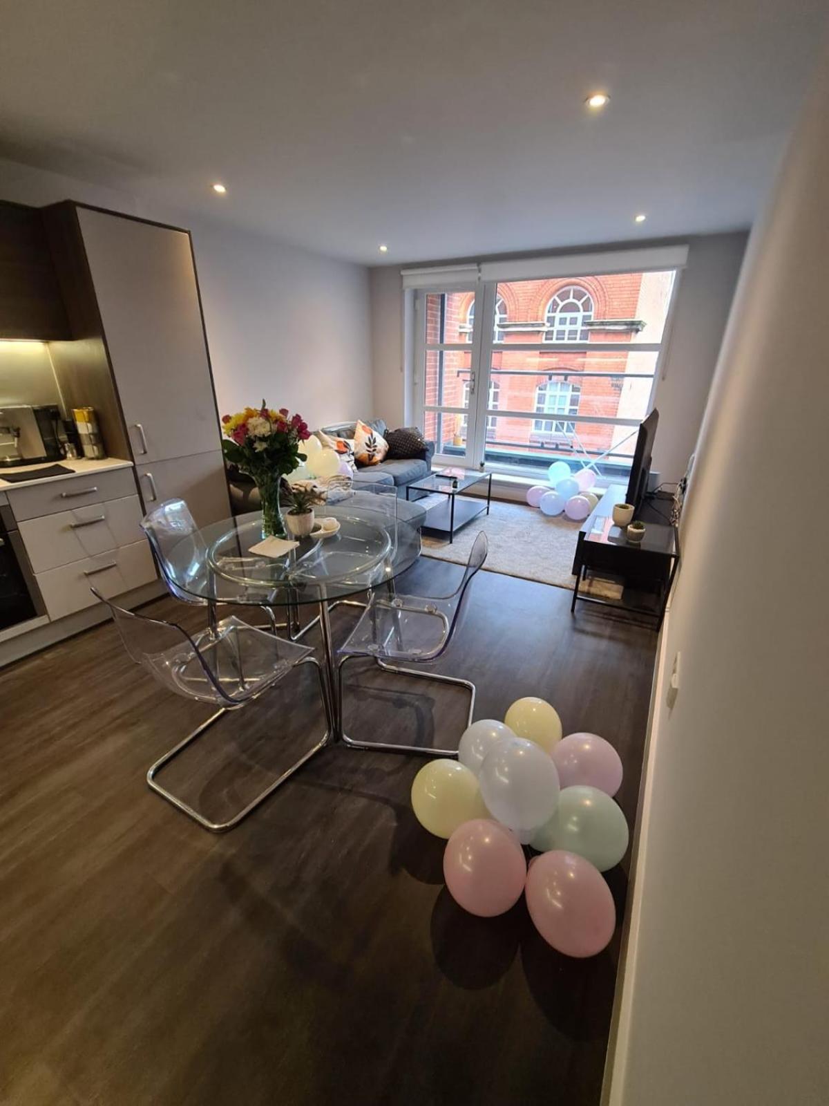 Rent Luxuri - Luxury 2 bed Apartment