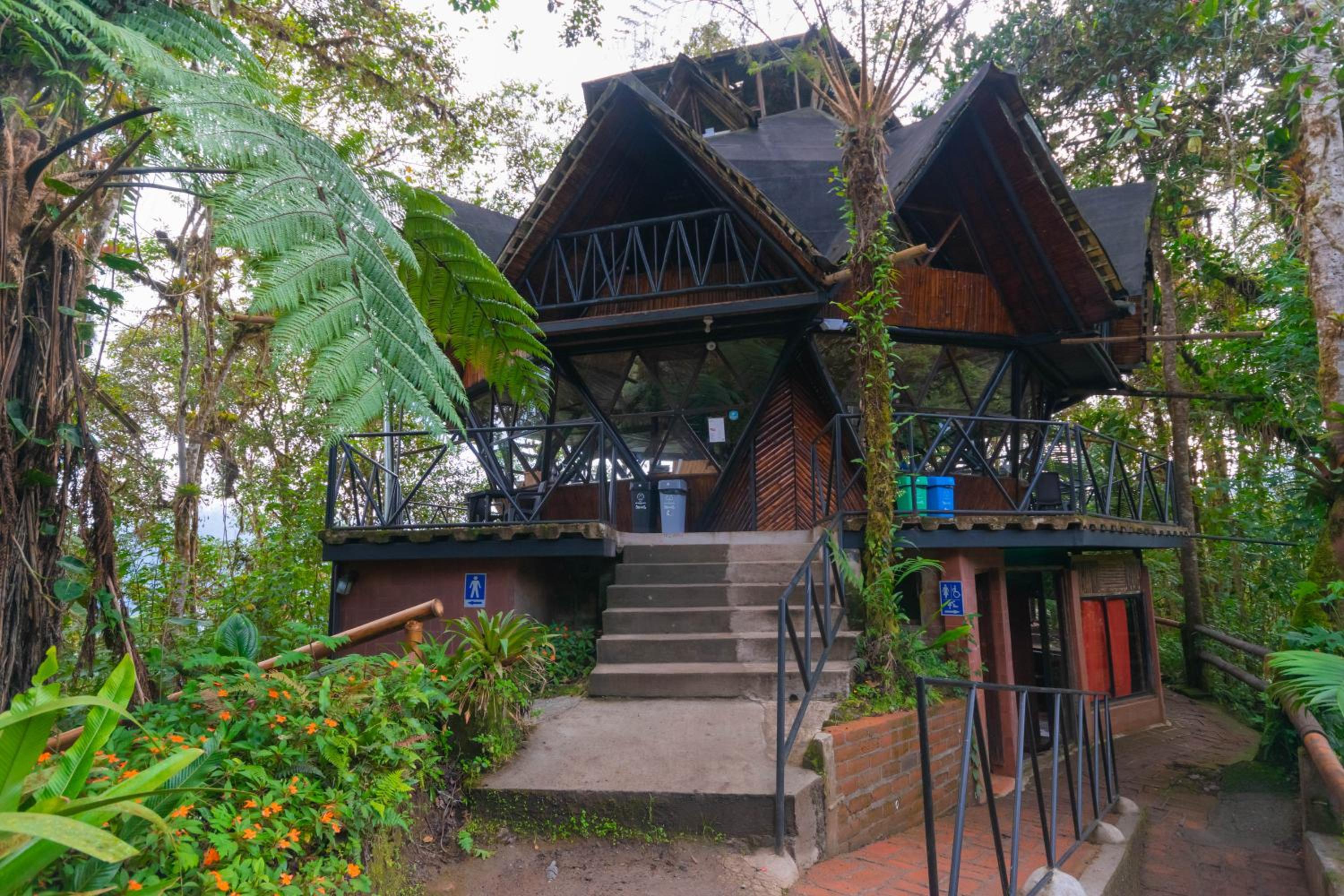 Bellavista Cloud Forest Lodge & Private Protected Area
