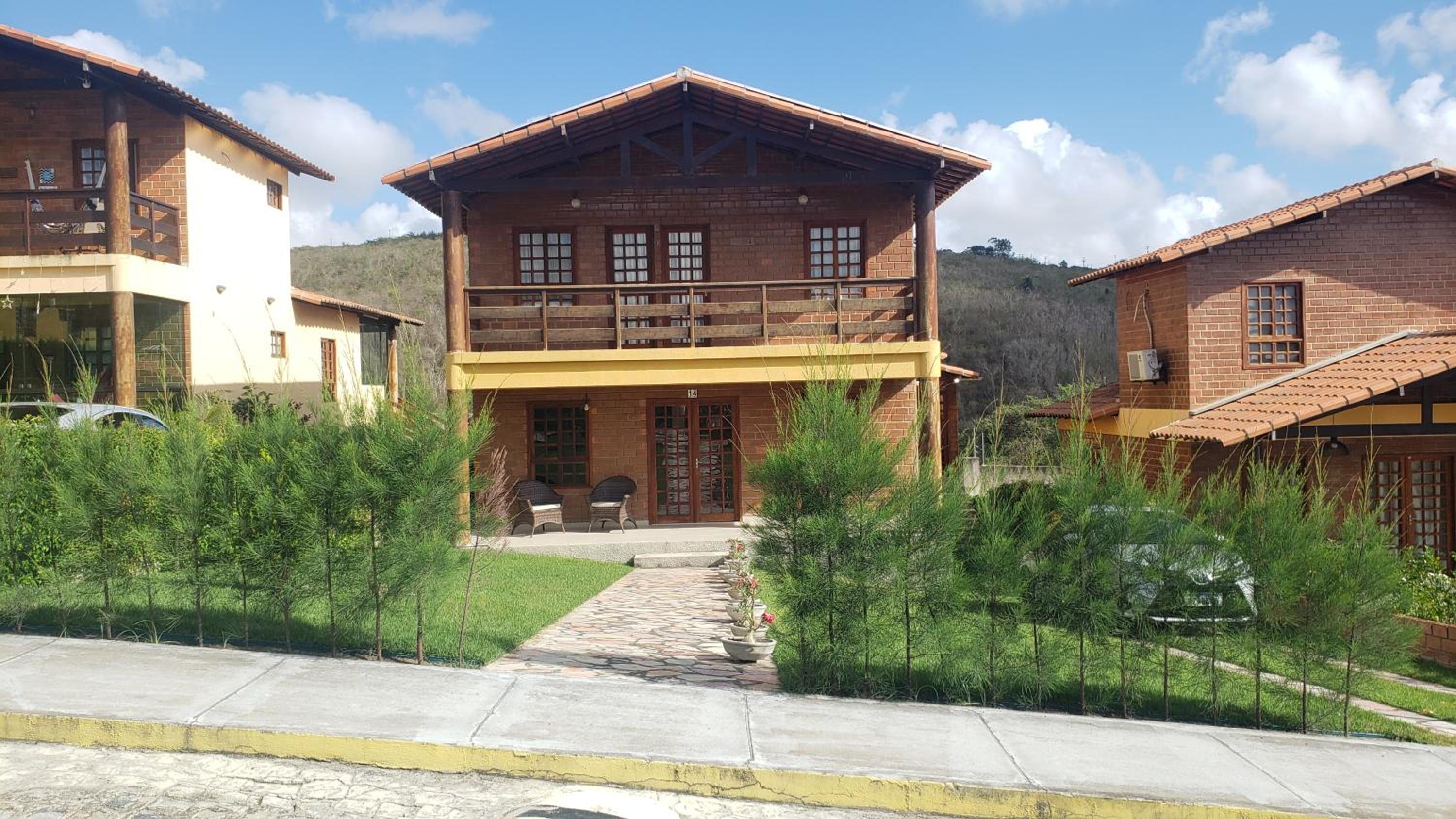 Casa de Campo Novo gravatá em condomínio, lazer completo com piscina compartilhada, churraqueira e forno a lenha privado e uma vista espetacular e com aque