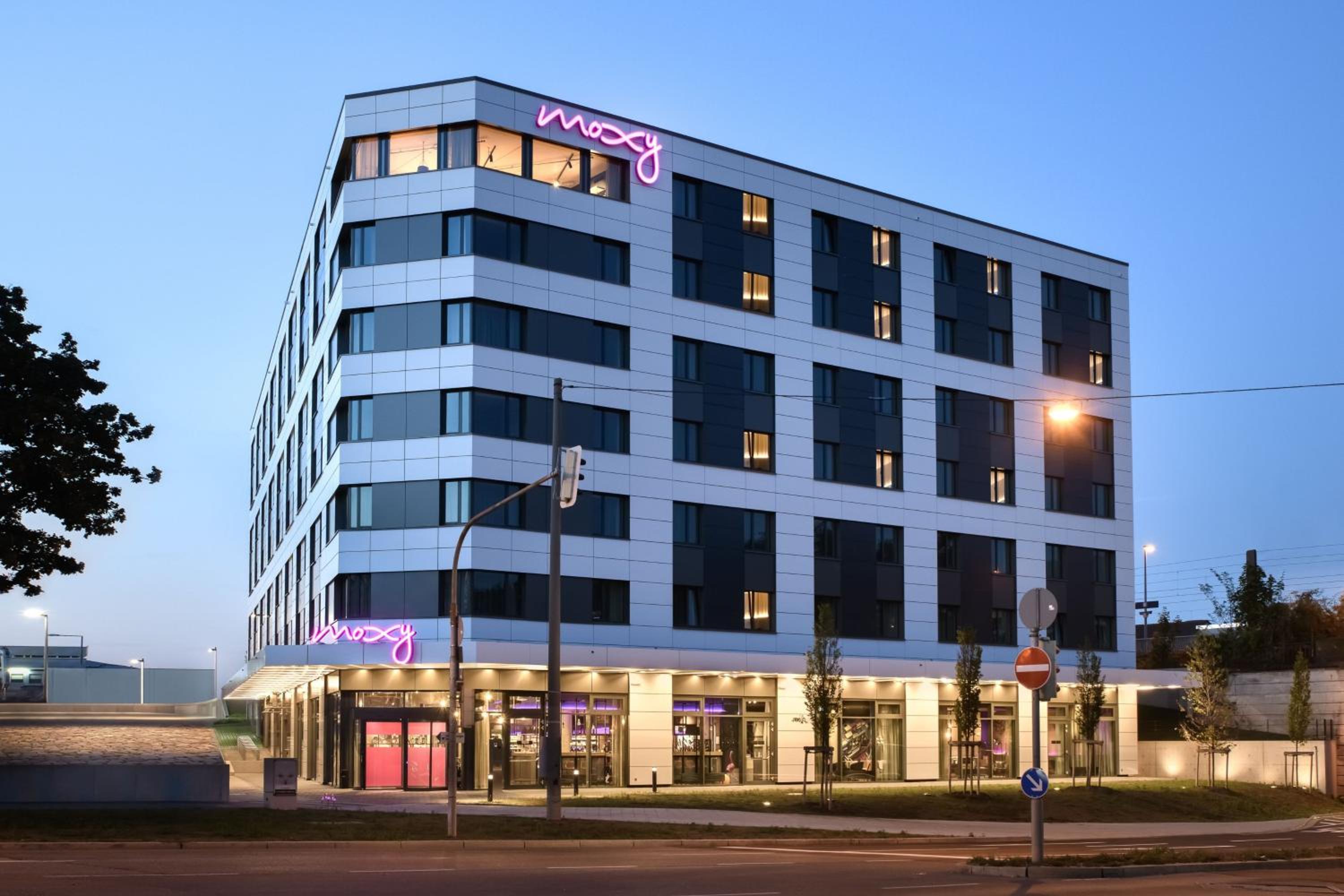 Hotel Moxy Stuttgart Feuerbach - Image 1