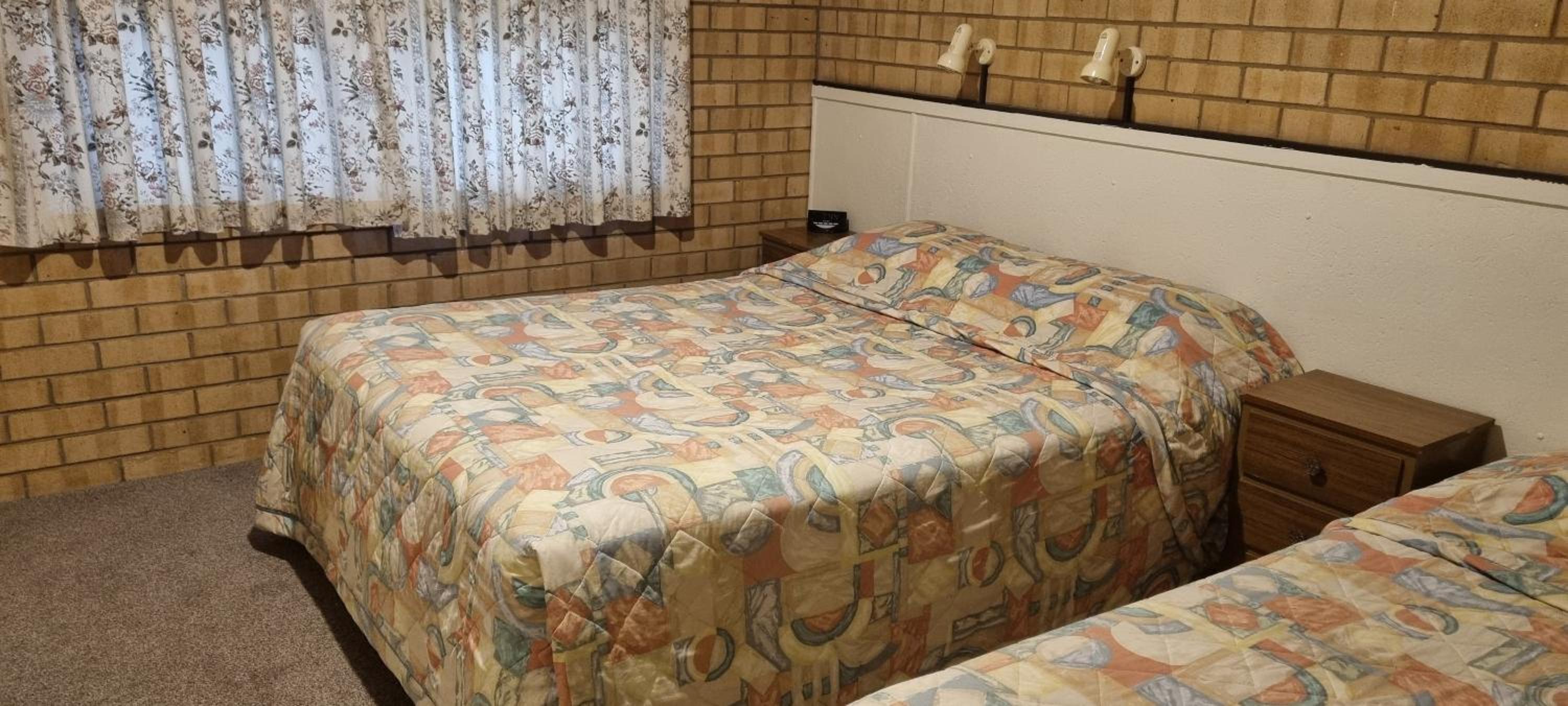 Lone Pine Motel