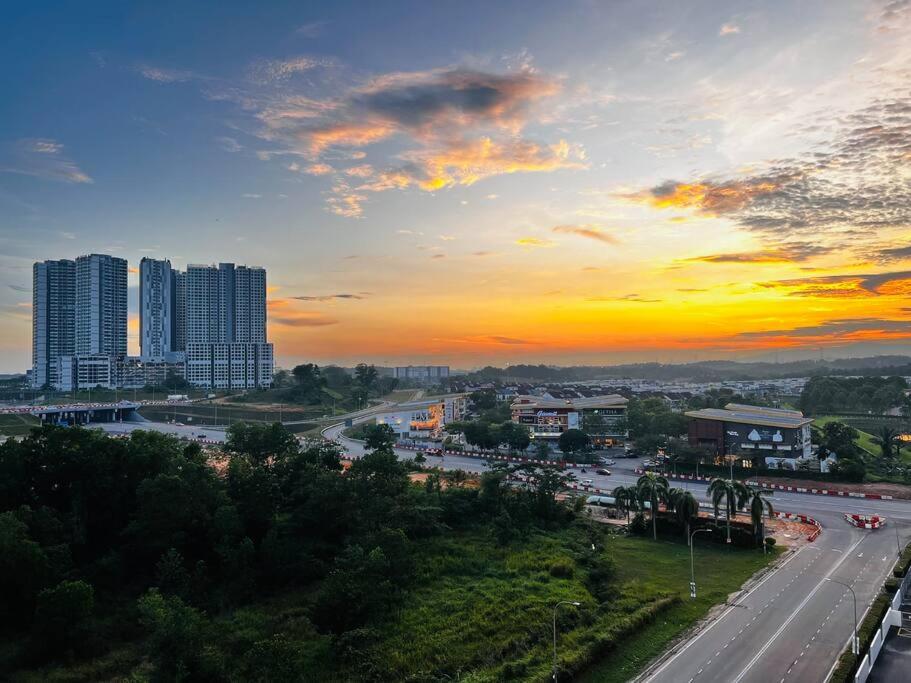 Luxury Studio at D Secret Garden - Johor Bahru, UTM, Setia Tropika, Kempas, Paradigm Mall, Mid Valley- 1-3 Pax, Business Trip Welcome