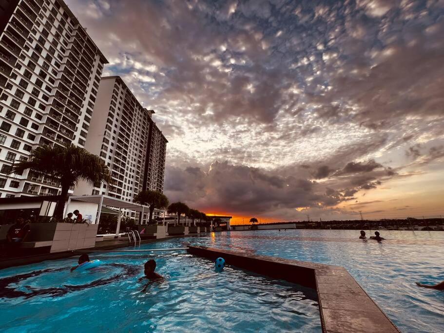 Luxury Studio at D Secret Garden - Johor Bahru, UTM, Setia Tropika, Kempas, Paradigm Mall, Mid Valley- 1-3 Pax, Business Trip Welcome