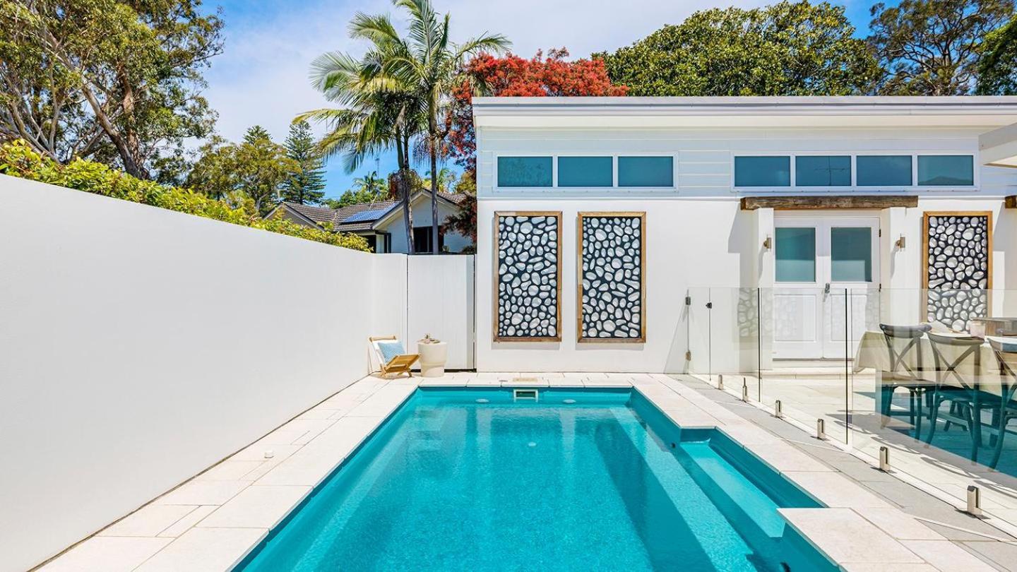 Dutchie's Beach Oasis - Private Home with Pool, Walk to Beach