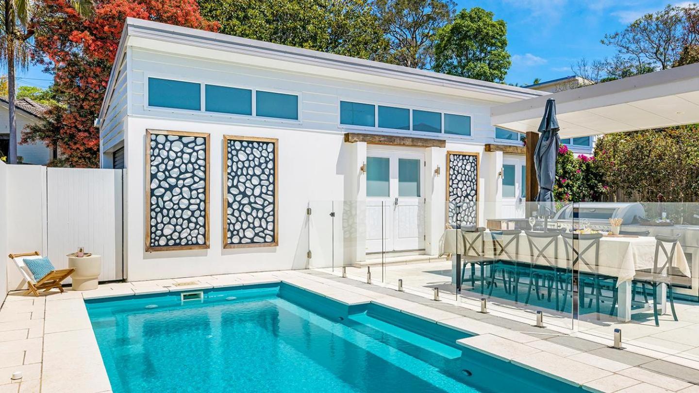 Dutchie's Beach Oasis - Private Home with Pool, Walk to Beach