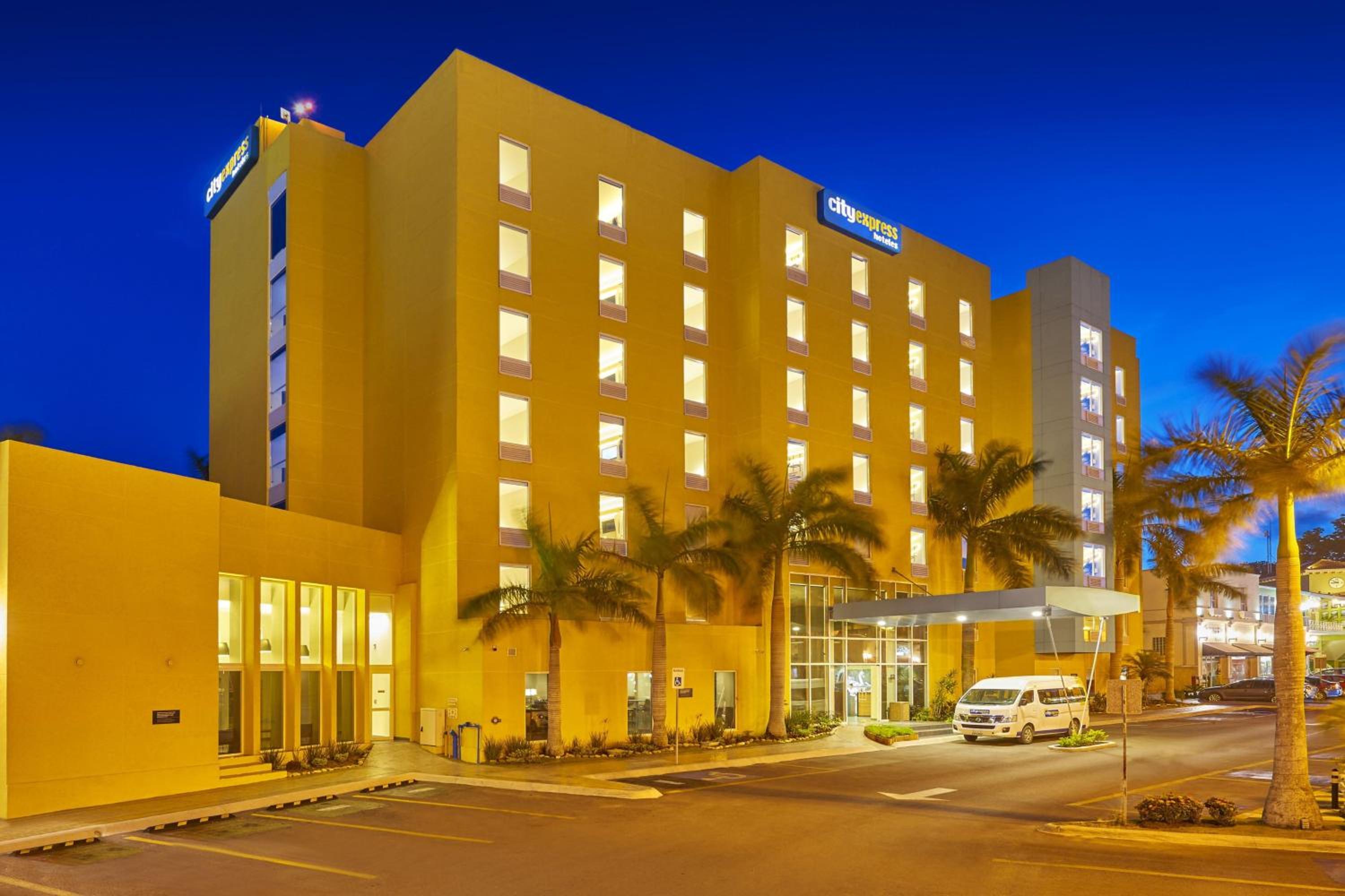 Tampico Vacations - City Express by Marriott Tampico - Property Image 6