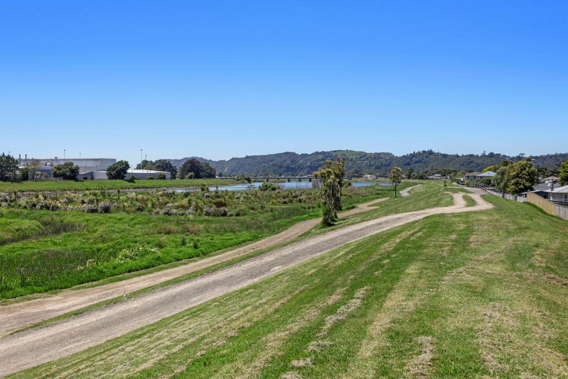Heavenly on Riverside - Whakatāne Holiday Home view 3